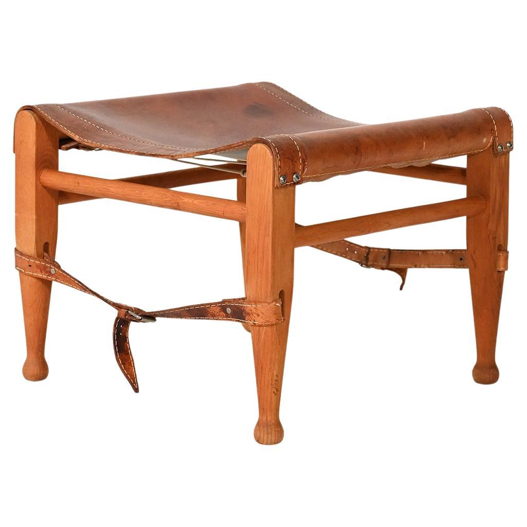 Sgabello “Safari” in quercia e cuoio For Sale