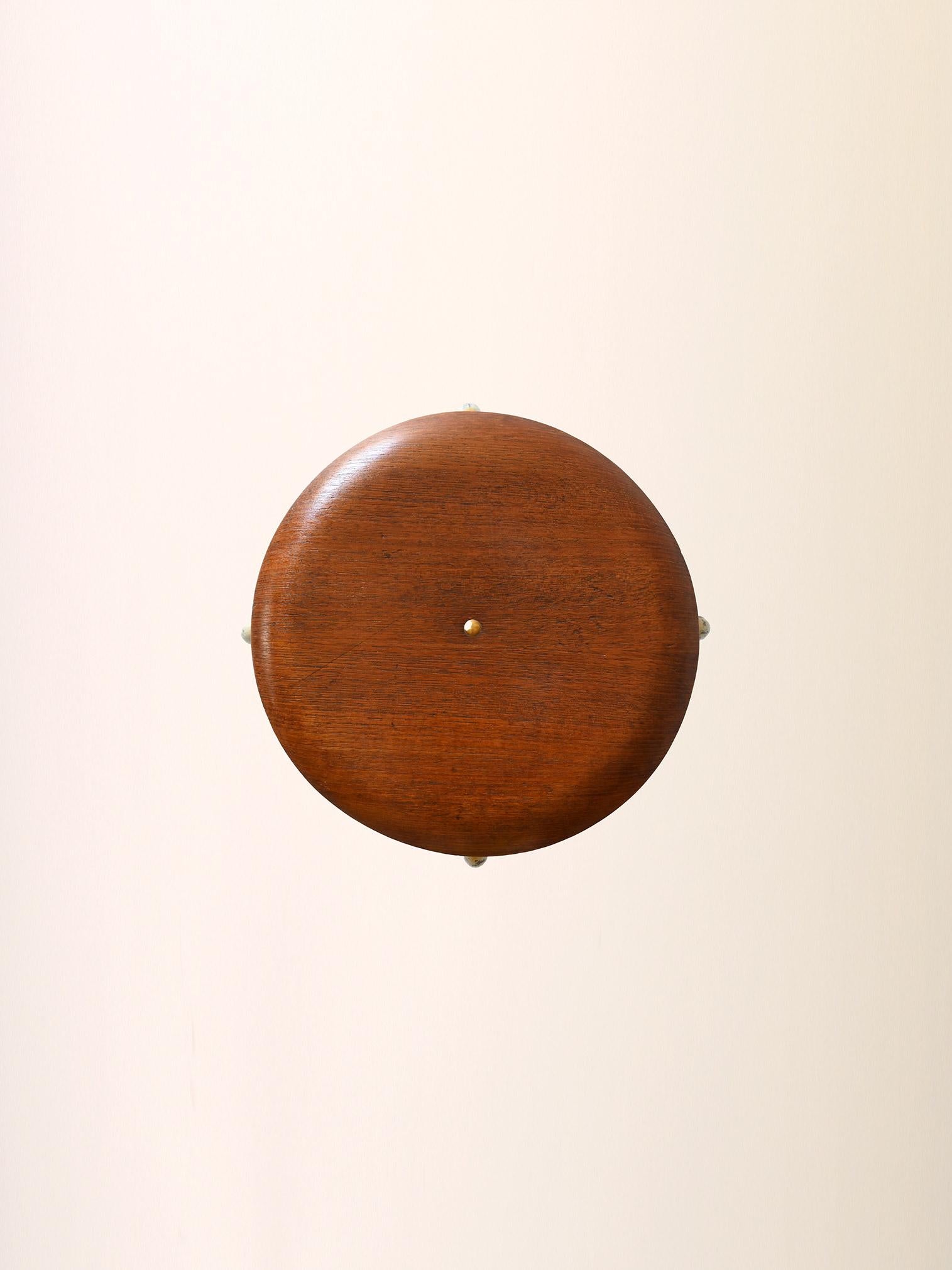 Sgabello scandinavo anni ’60 in metallo e teak In condizioni buone in vendita a Brescia, IT