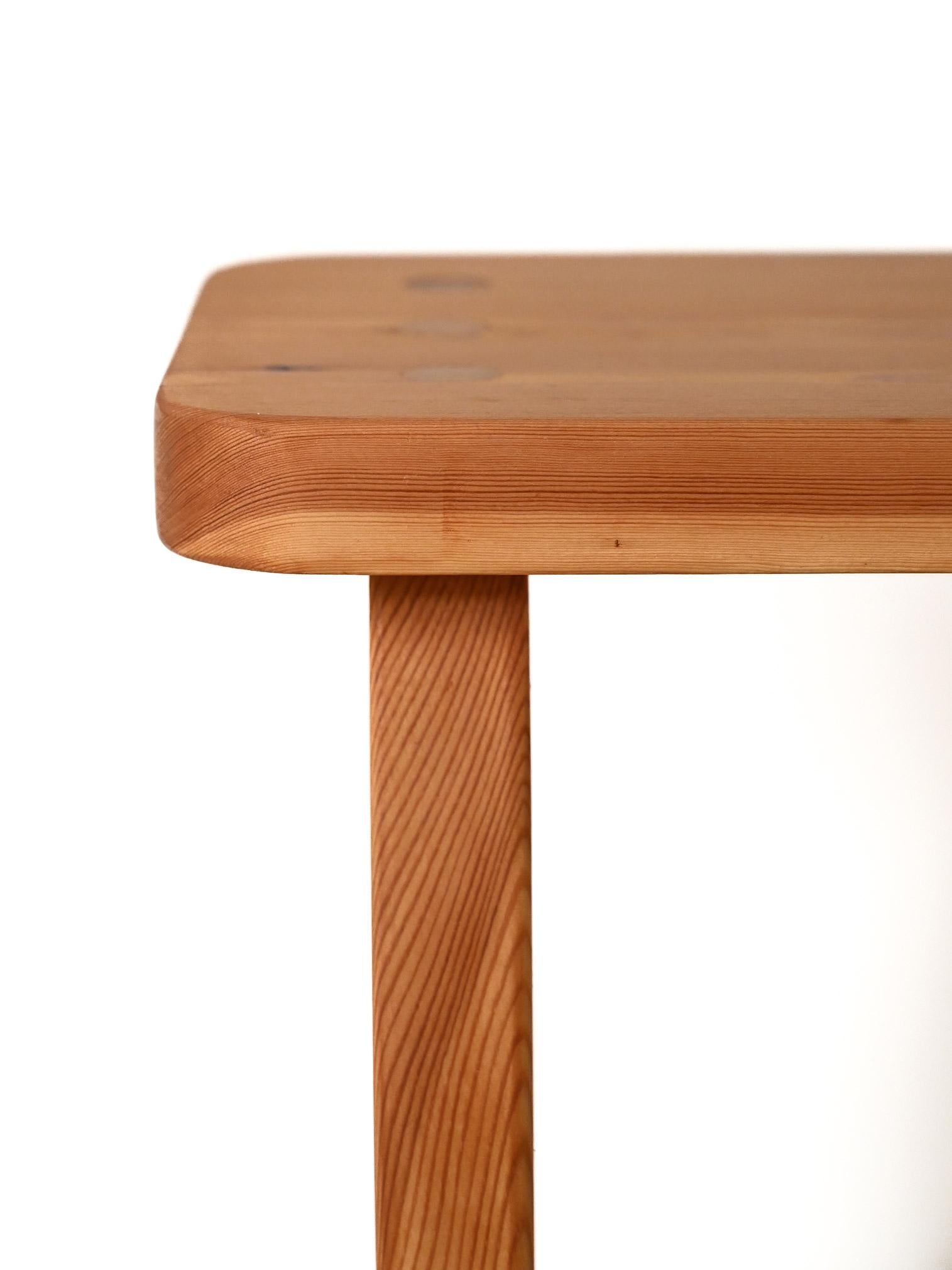 Sgabello scandinavo in pino massello In condizioni buone in vendita a Brescia, IT