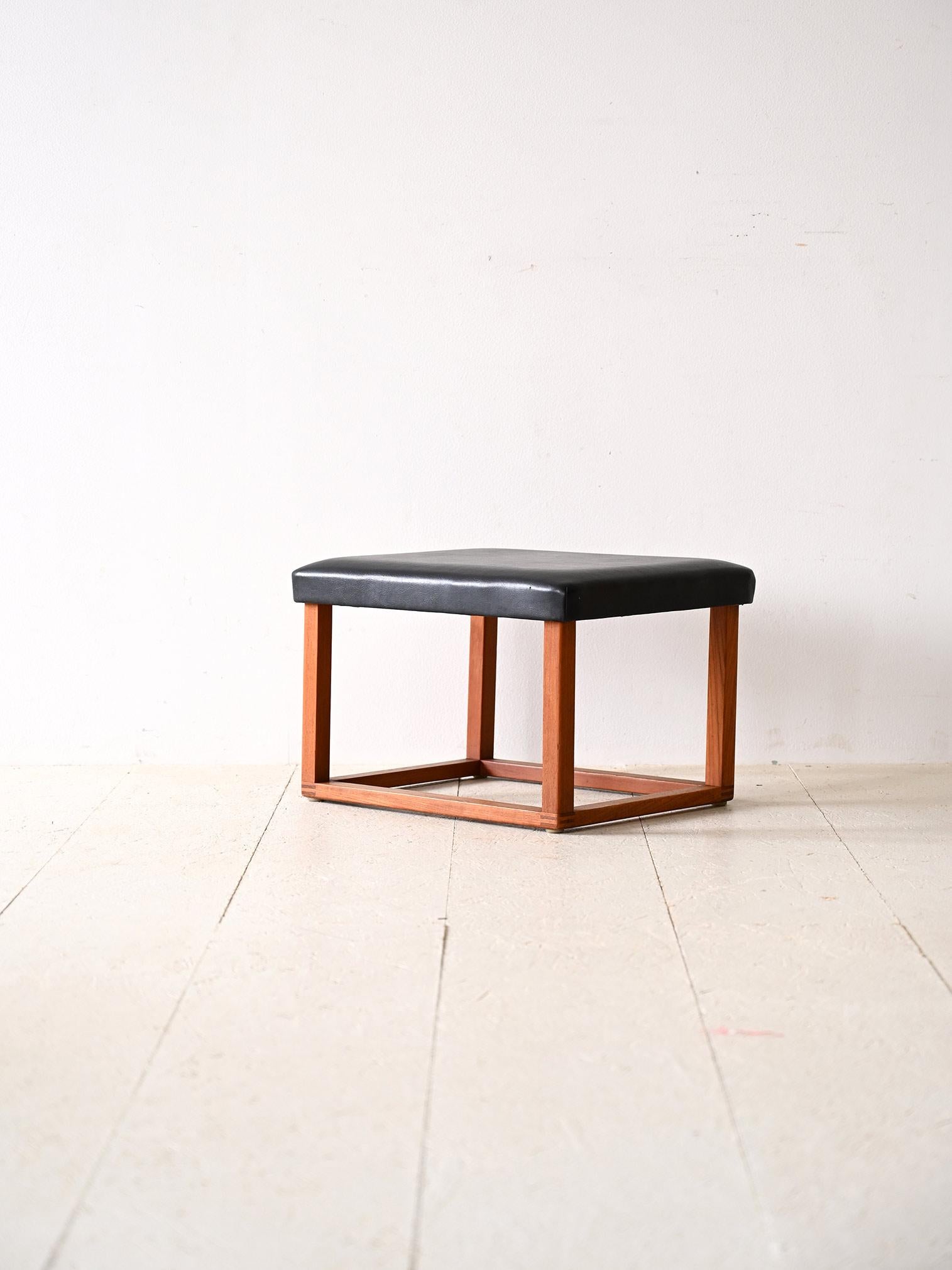 Scandinavian 1960s teak stool - Faux leather seat In Good Condition For Sale In Brescia, IT