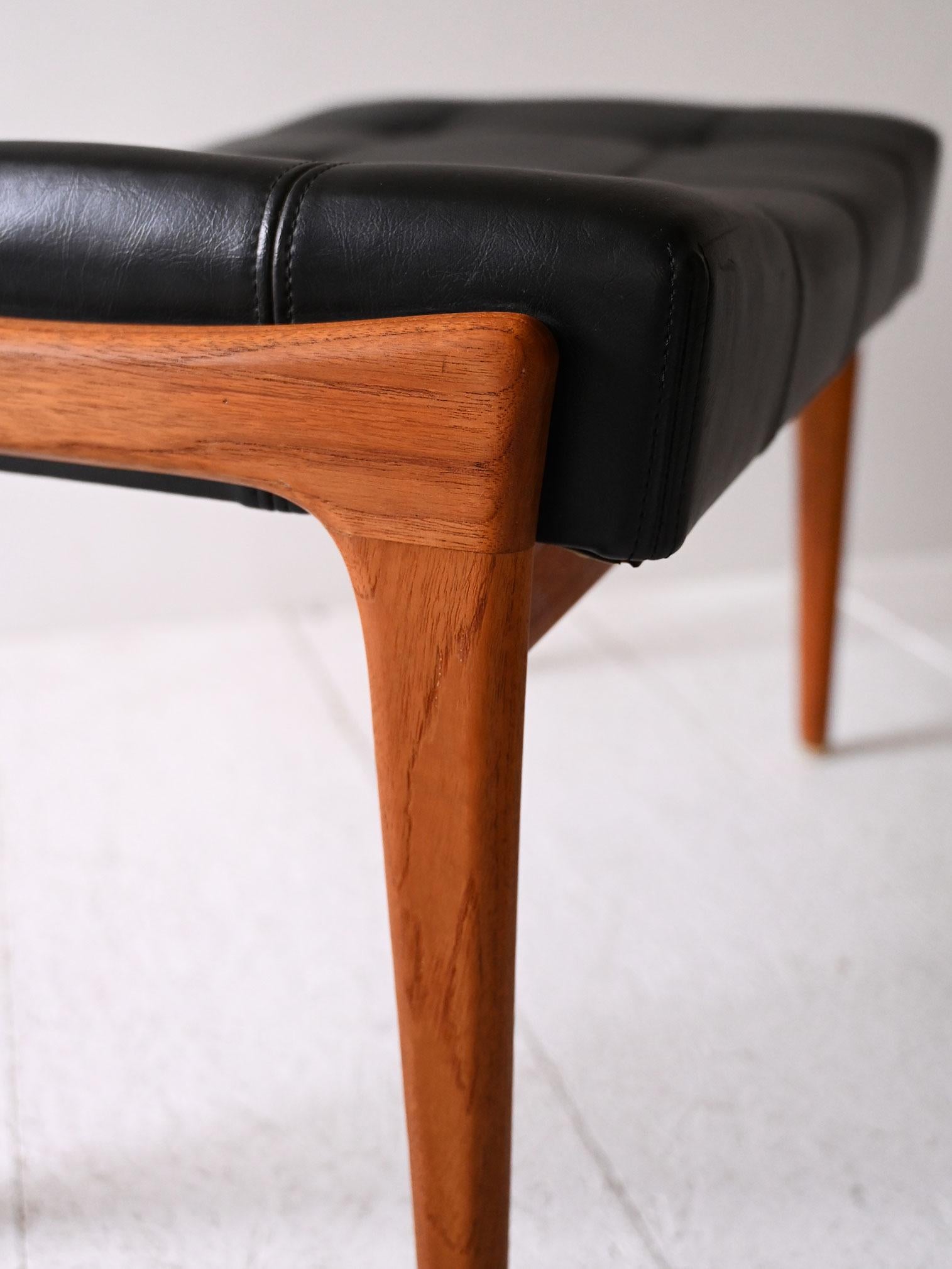 Swedish Tabouret scandinave vintage en teck et cuir Bröderna Anderssons en vente
