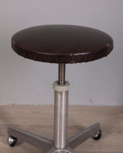 Sgabello vintage anni 60 in metallo e pelle design Indutriale