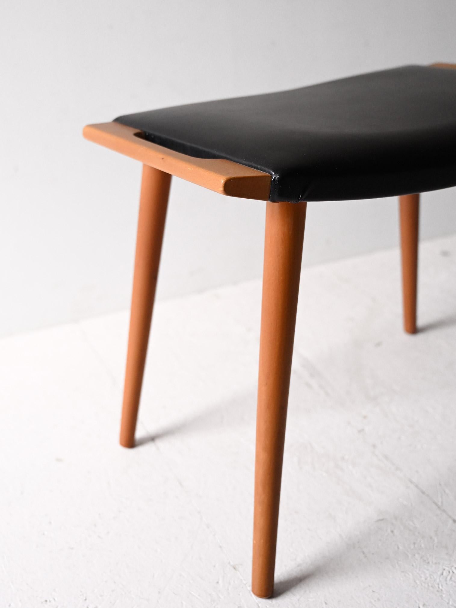 Vintage-Hocker aus Holz und Leder im Zustand „Gut“ im Angebot in Brescia, IT