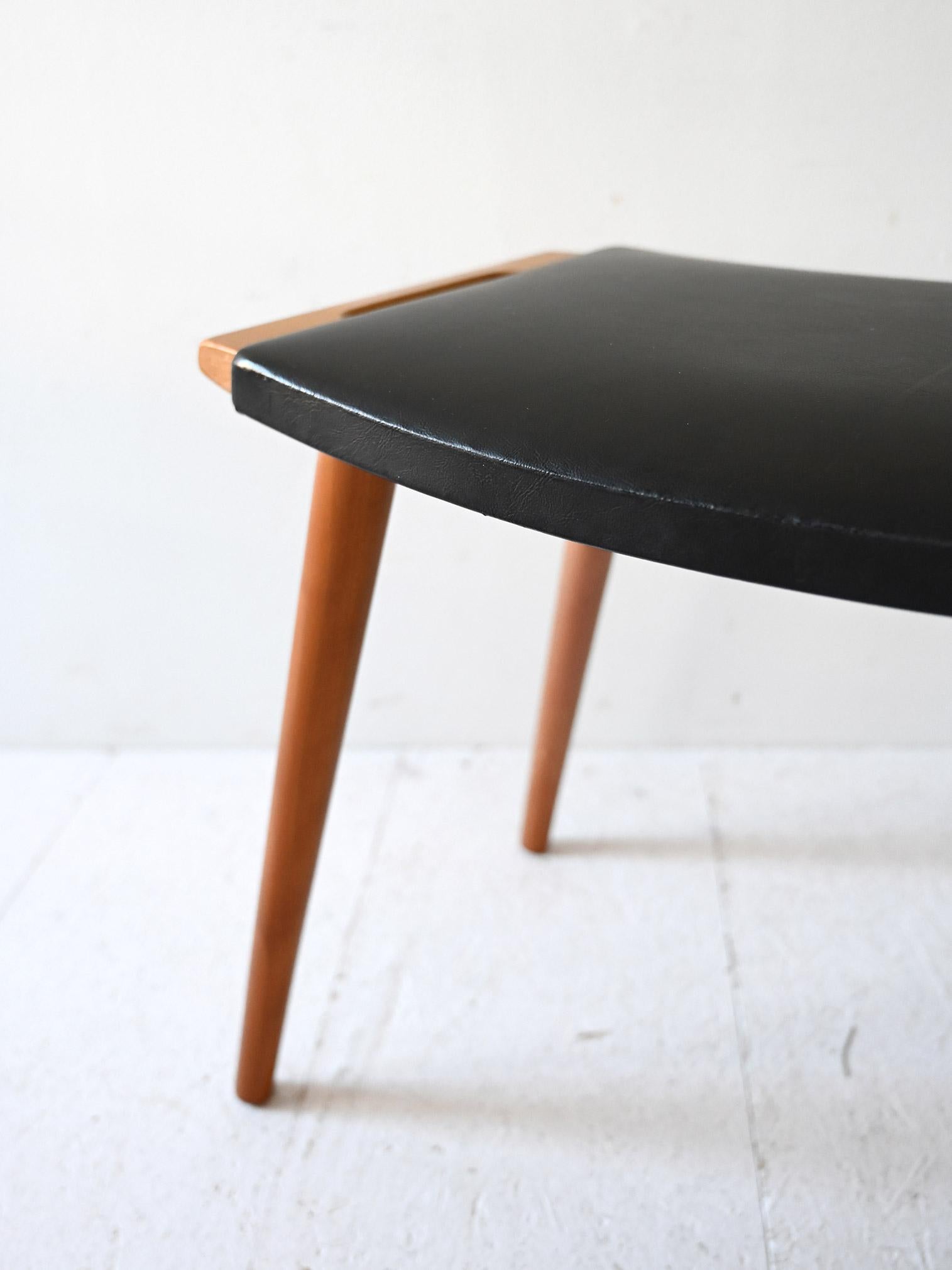 Pelle Sgabello vintage in legno e pelle in vendita