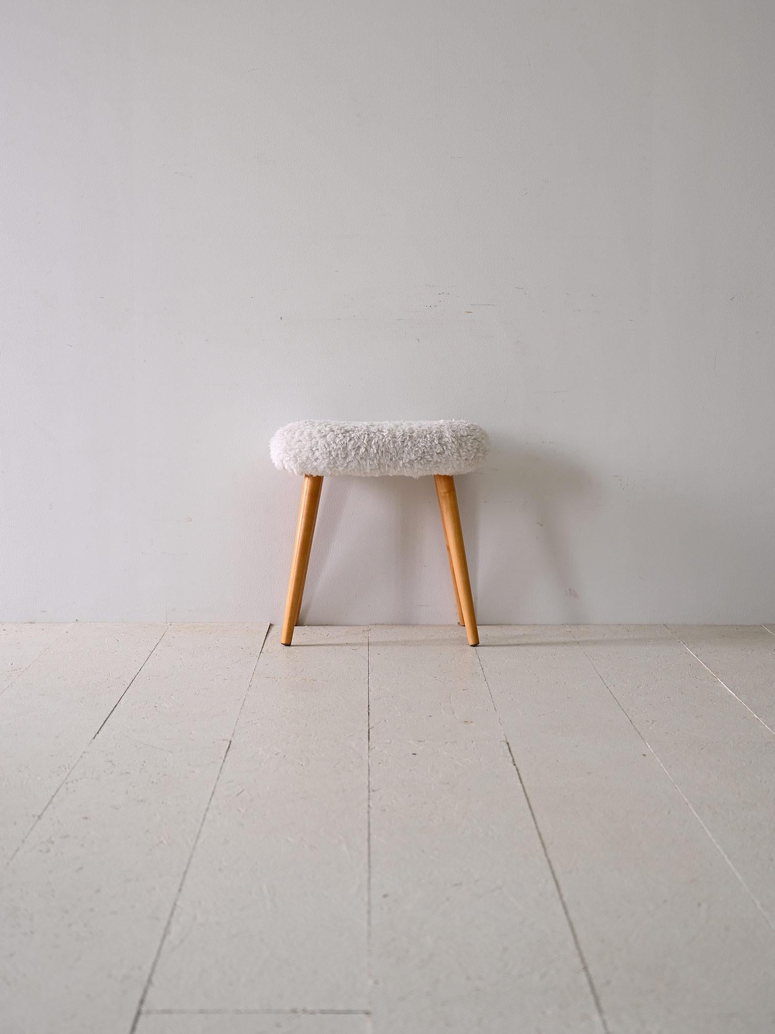 1960s stool lined with long-haired fabric.
 
With small dimensions, this stool is perfect for adding a touch of personality and functionality to any space. The long-haired fabric adds an element of elegance and softness to the seat.

Ideal as an