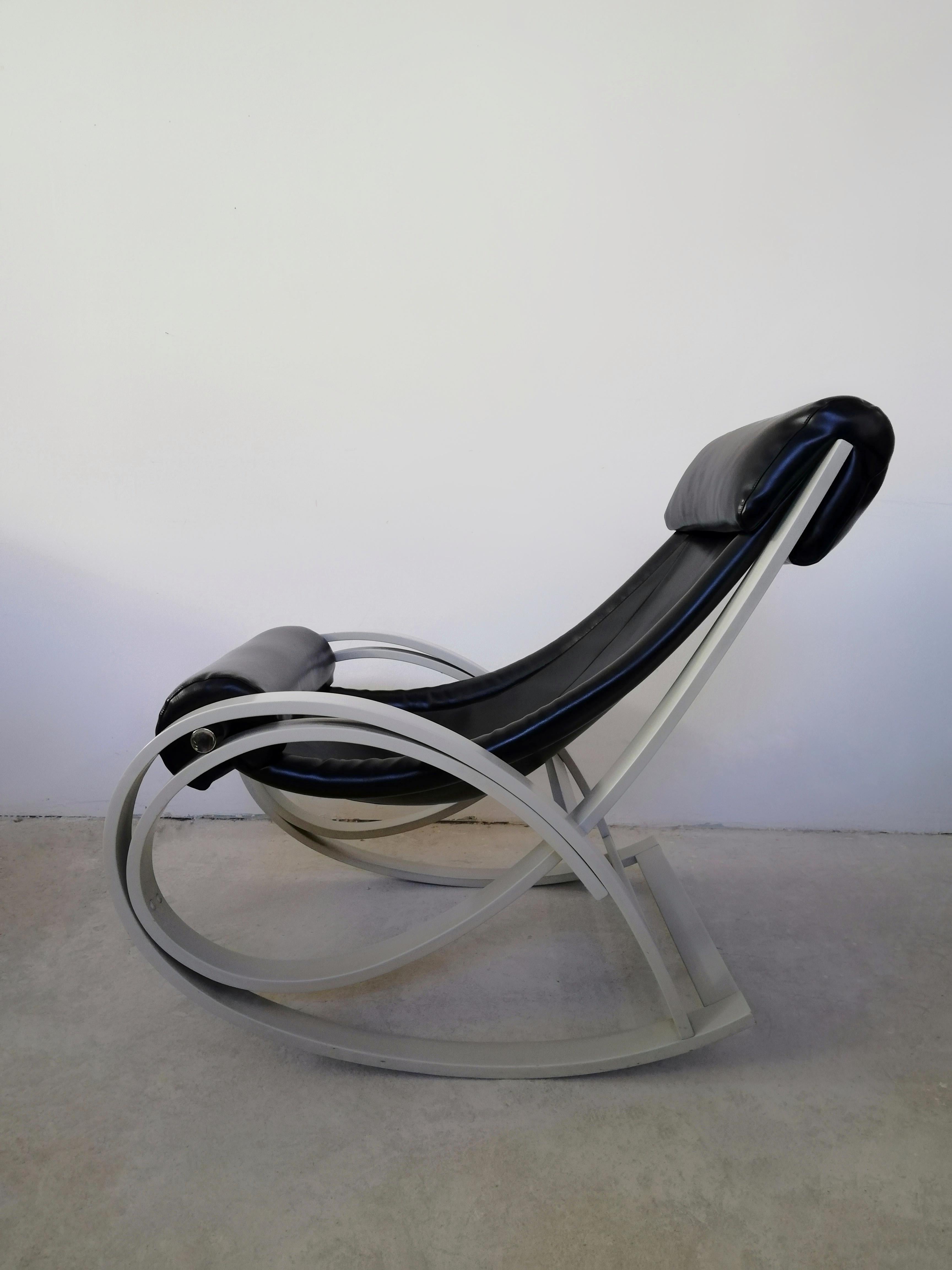 Chaise à bascule Sgarsul de Gae Aulenti pour Poltronova en vente 5