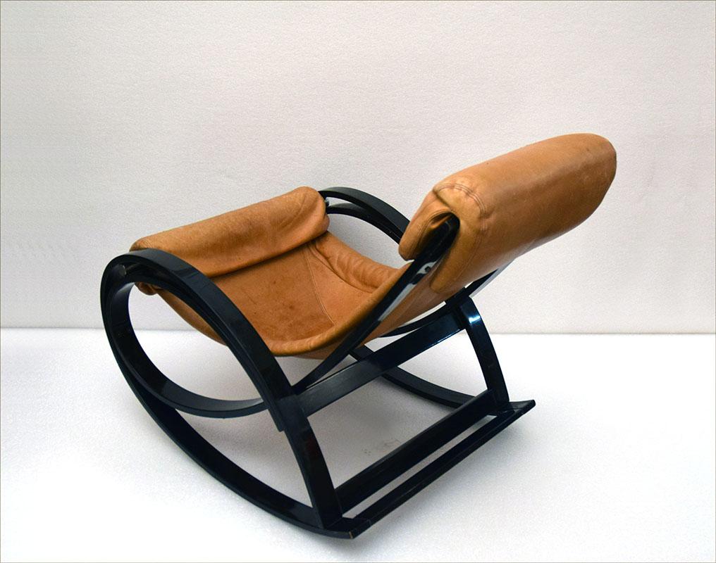 Milieu du XXe siècle Chaise à bascule Sgarsul conçue par Gae Aulenti pour Poltronova en vente