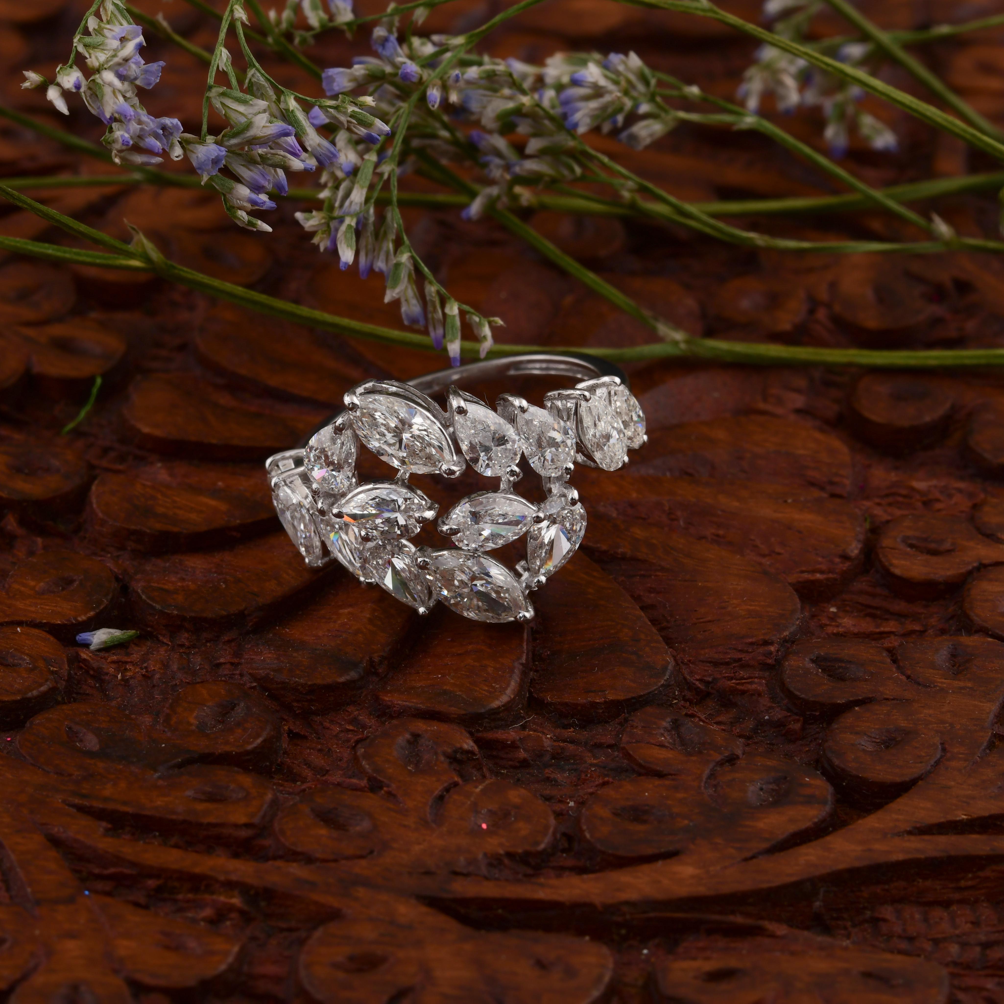 Fundido en oro de 18 quilates, este exquisito anillo está engastado con 2,86 quilates de brillantes diamantes.

SIGUE LA TIENDA DE SPECTRUM JEWELS para ver la última colección y piezas exclusivas. Spectrum Jewels se enorgullece de ser uno de los