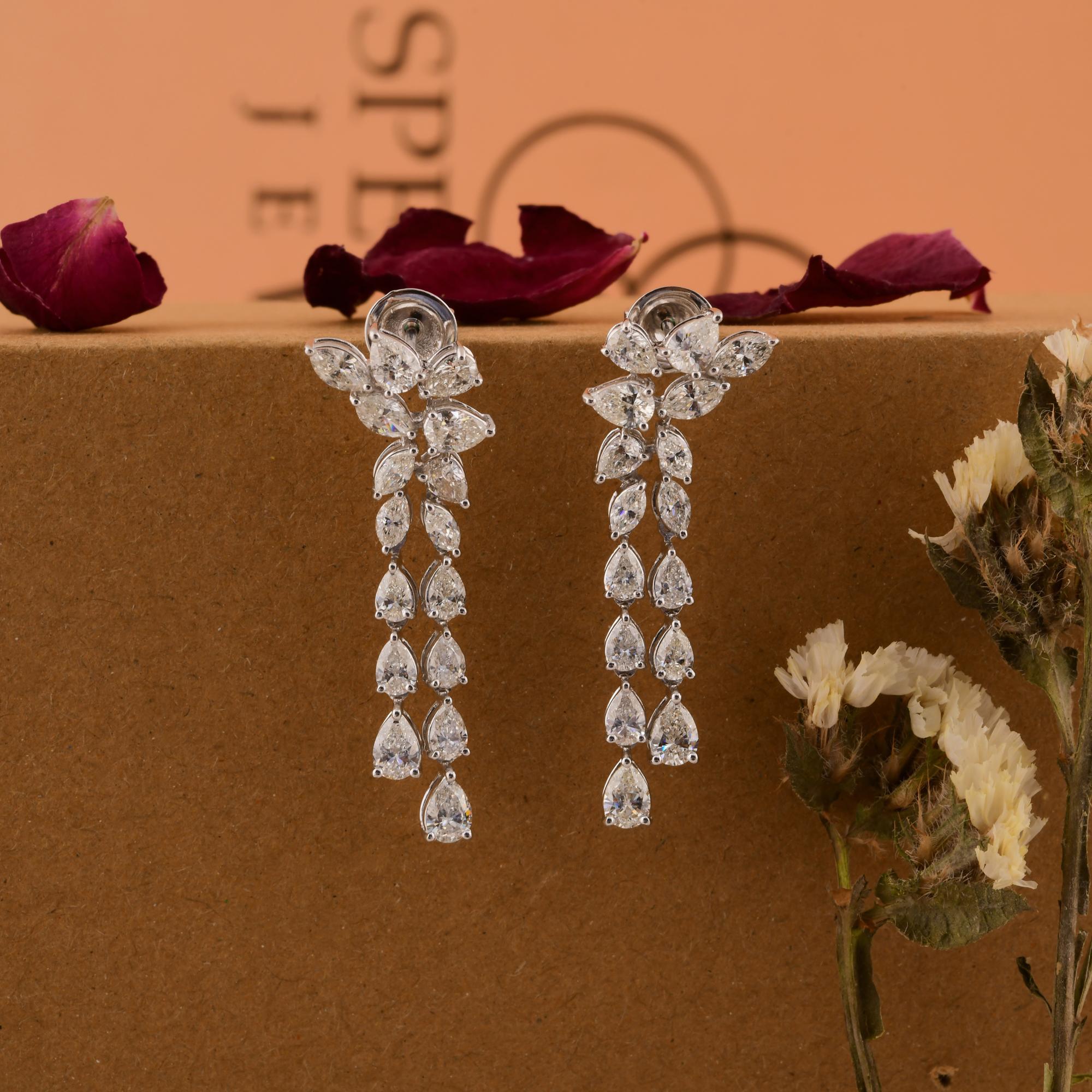 Moderno Orecchini pendenti in oro bianco 18 carati con diamante a pera marquise certificato SGL da 5 carati in vendita