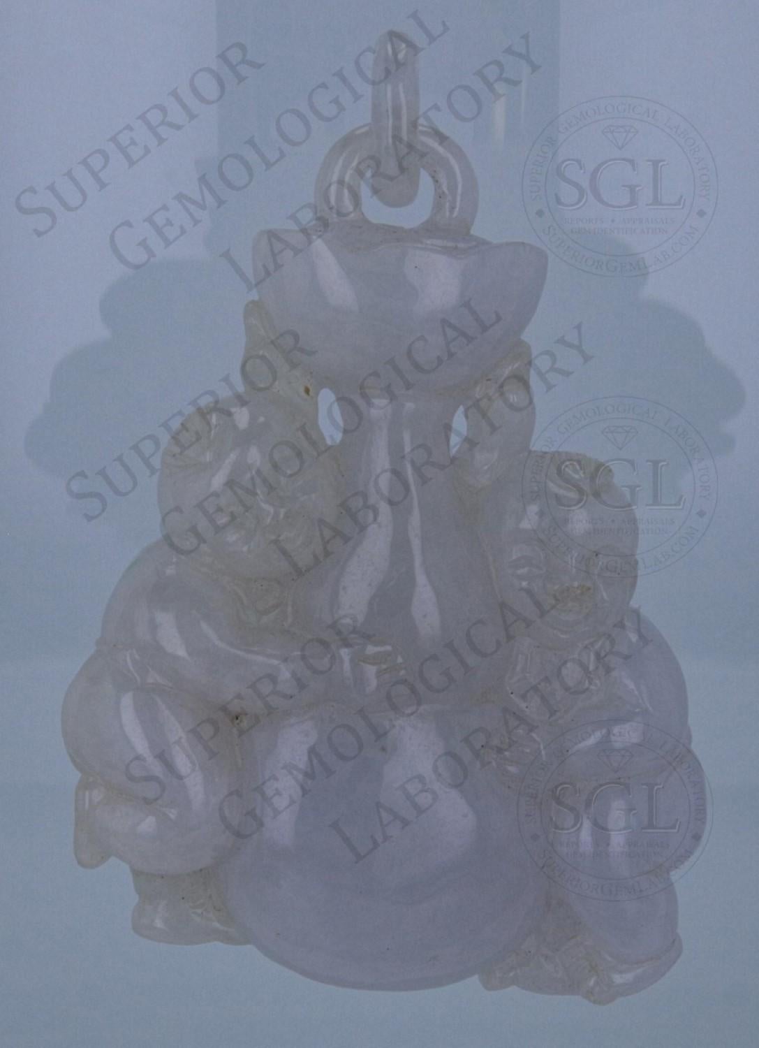 SGL Certified Lavender Jade Pendant – Carved Fairchilds Holding Gourd & Ingot in vendita 1
