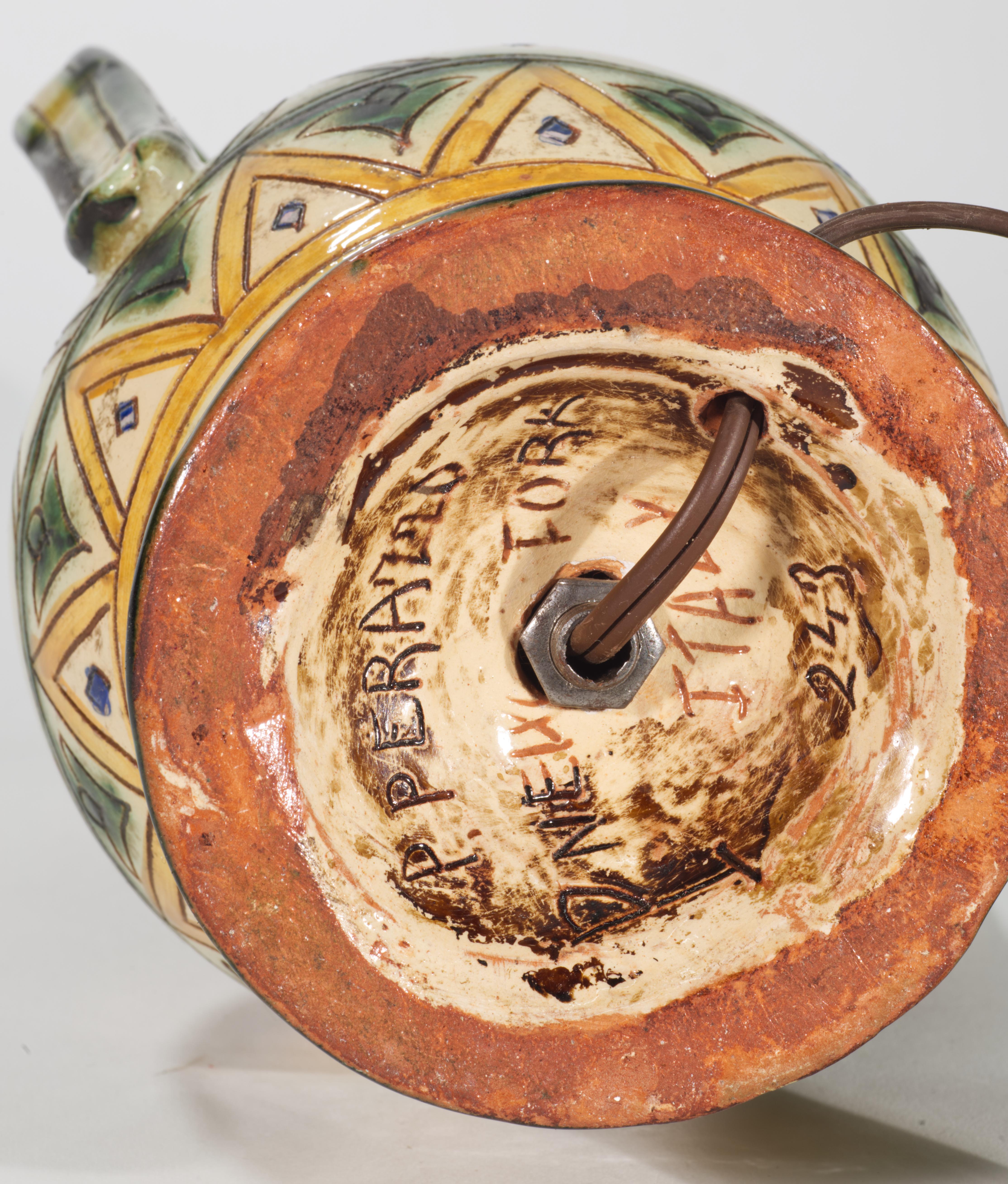 Lampada da tavolo in maiolica dipinta a mano Sgraffito con maniglie, Italia anni '20-'40 in vendita 3