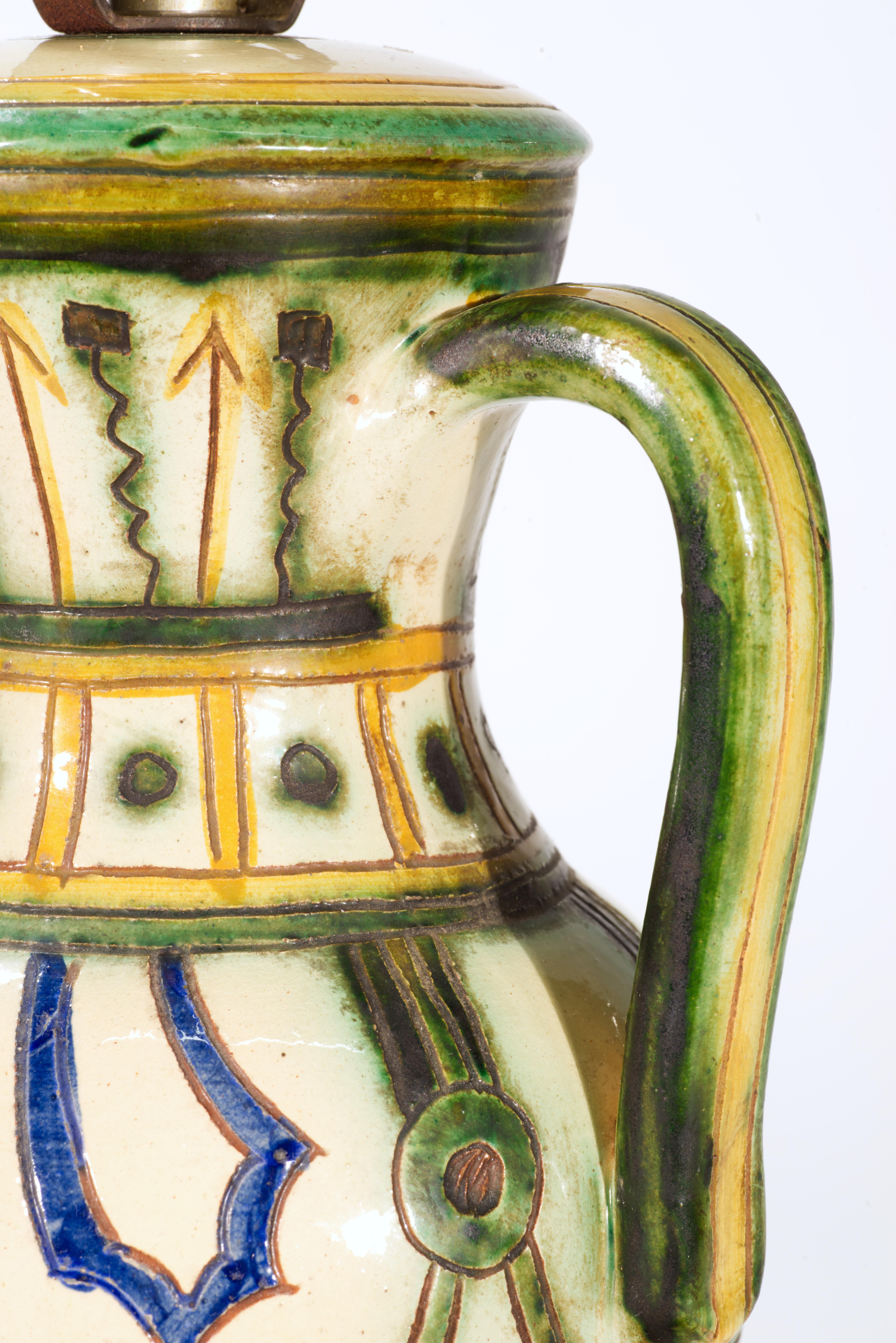 Lampada da tavolo in maiolica dipinta a mano Sgraffito con maniglie, Italia anni '20-'40 in vendita 1
