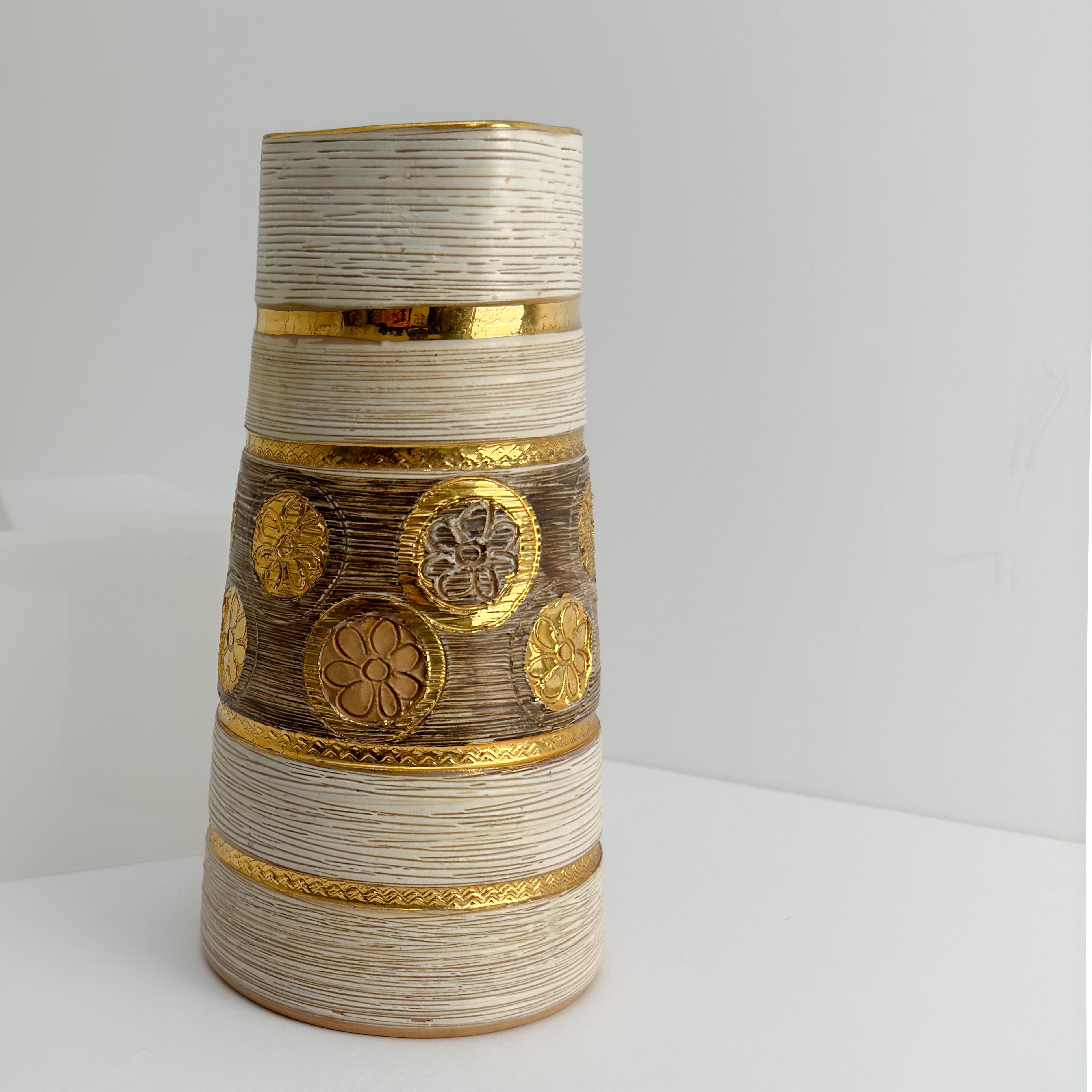 Oro Italian Mid-Century Conical Sgraffito Vase Fratelli Fanciullacci Elbee in vendita