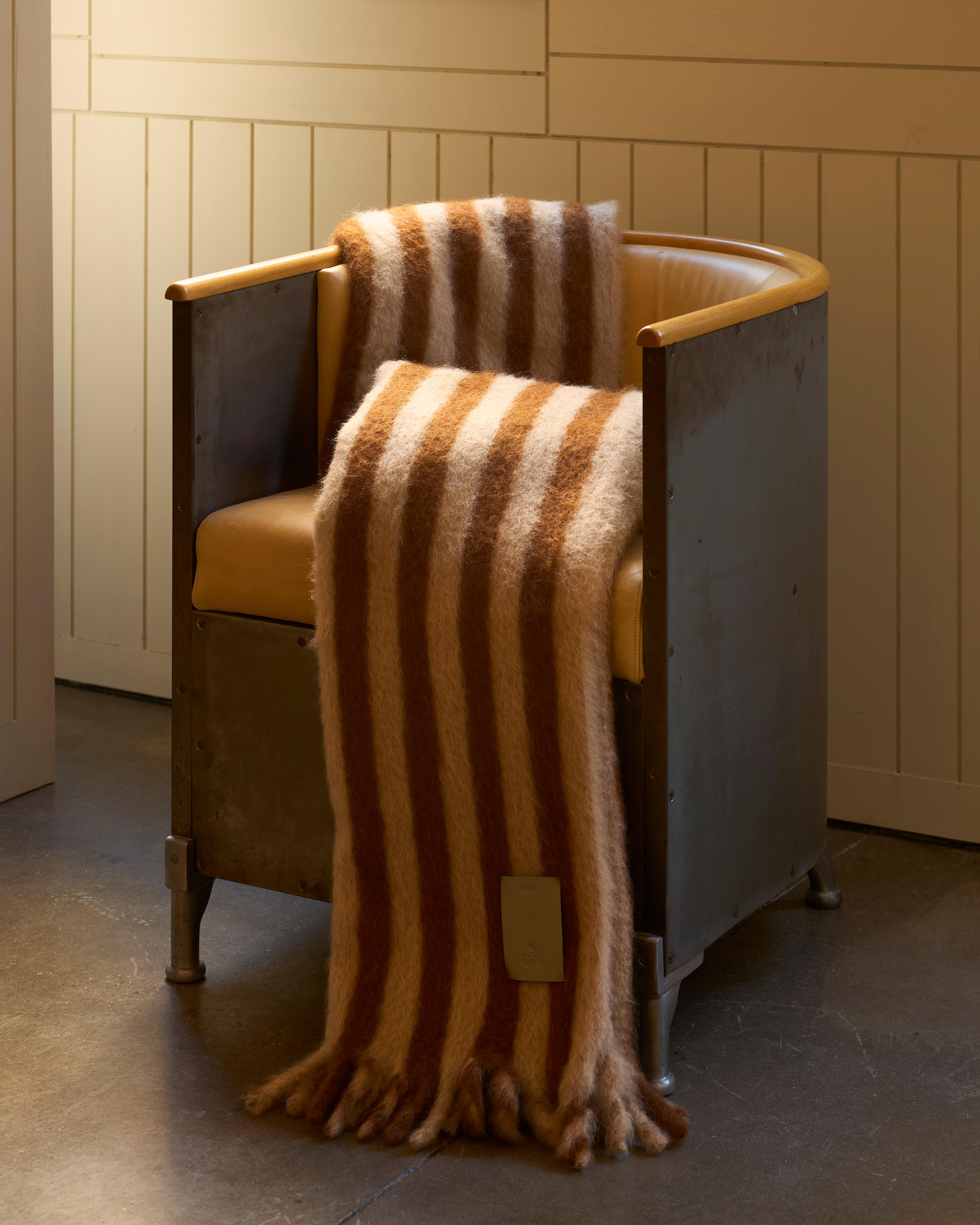 Coperta SGV Mohair 0307 In condizioni Nuovo in vendita a New York, NY