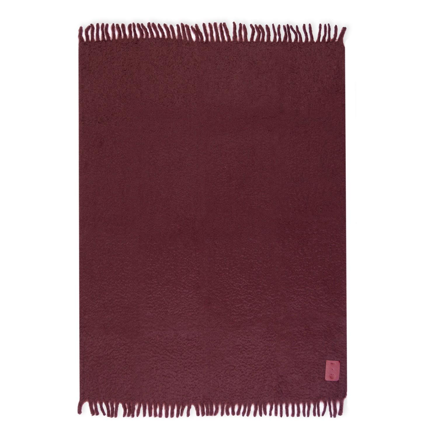 Ludique mais raffinée, notre troisième collaboration avec le designer primé Giancarlo Valle, basé à New York, est ici. Le Label présente nos couvertures en mohair tissées à la main dans deux combinaisons inattendues de rayures multiples, terminées