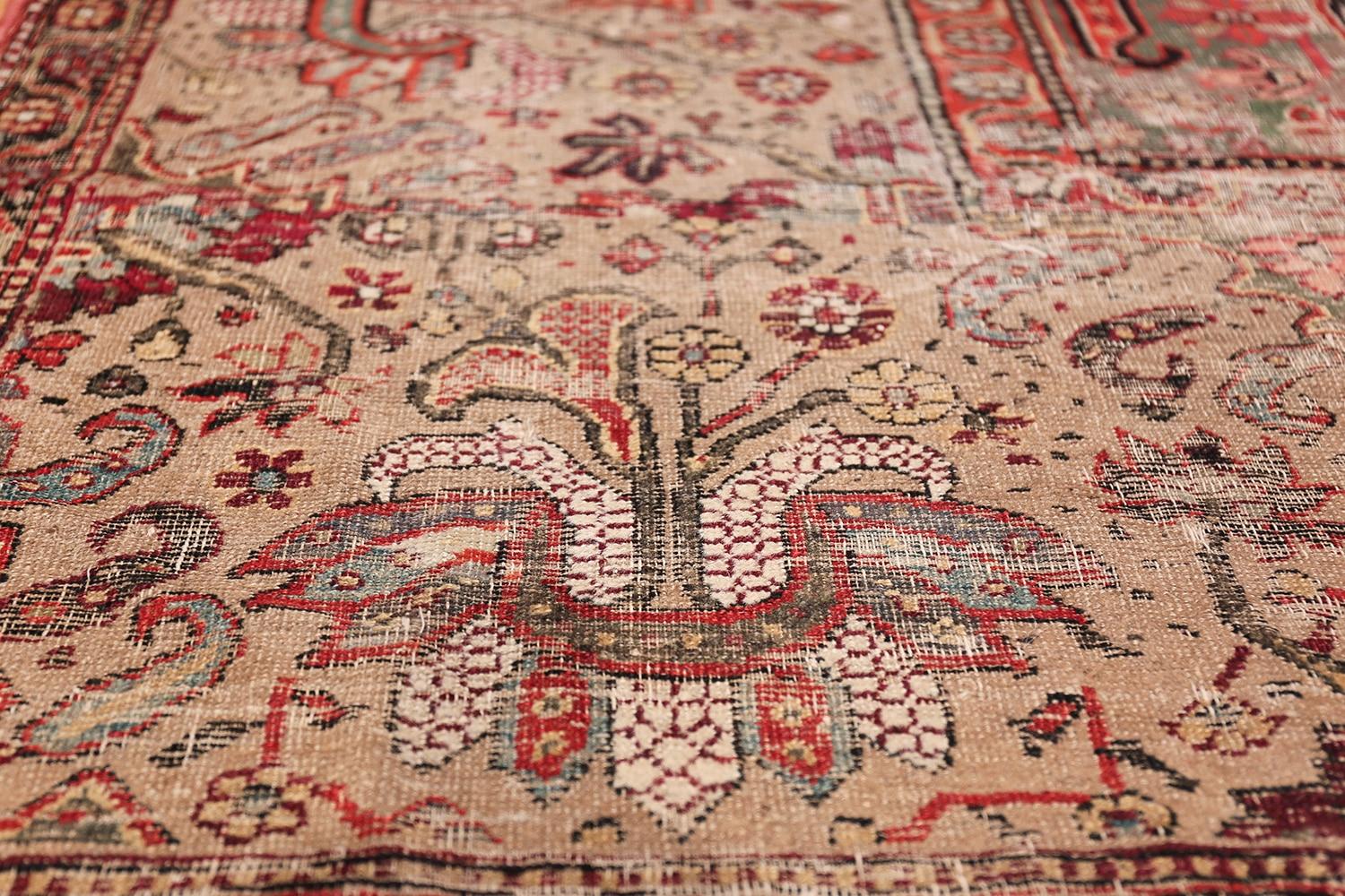 Antiker dekanischer indischer Teppich aus dem 18. Jahrhundert. 11 ft x 15 ft 5 in  im Zustand „Starke Gebrauchsspuren“ im Angebot in New York, NY