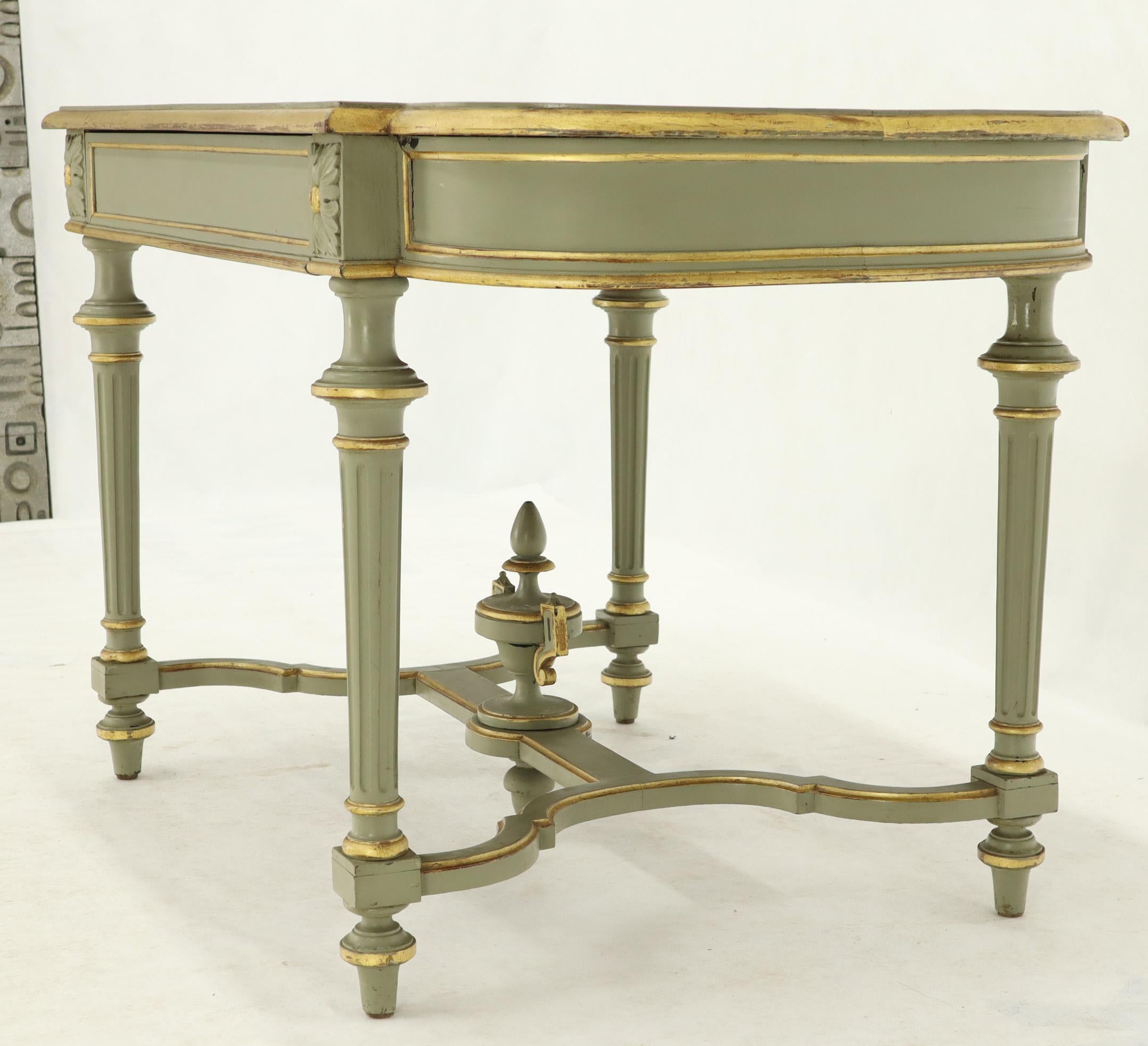 Américain Shabby Chic and Gold Leaf Distressed Antique Table Desk Console Grande Console en vente