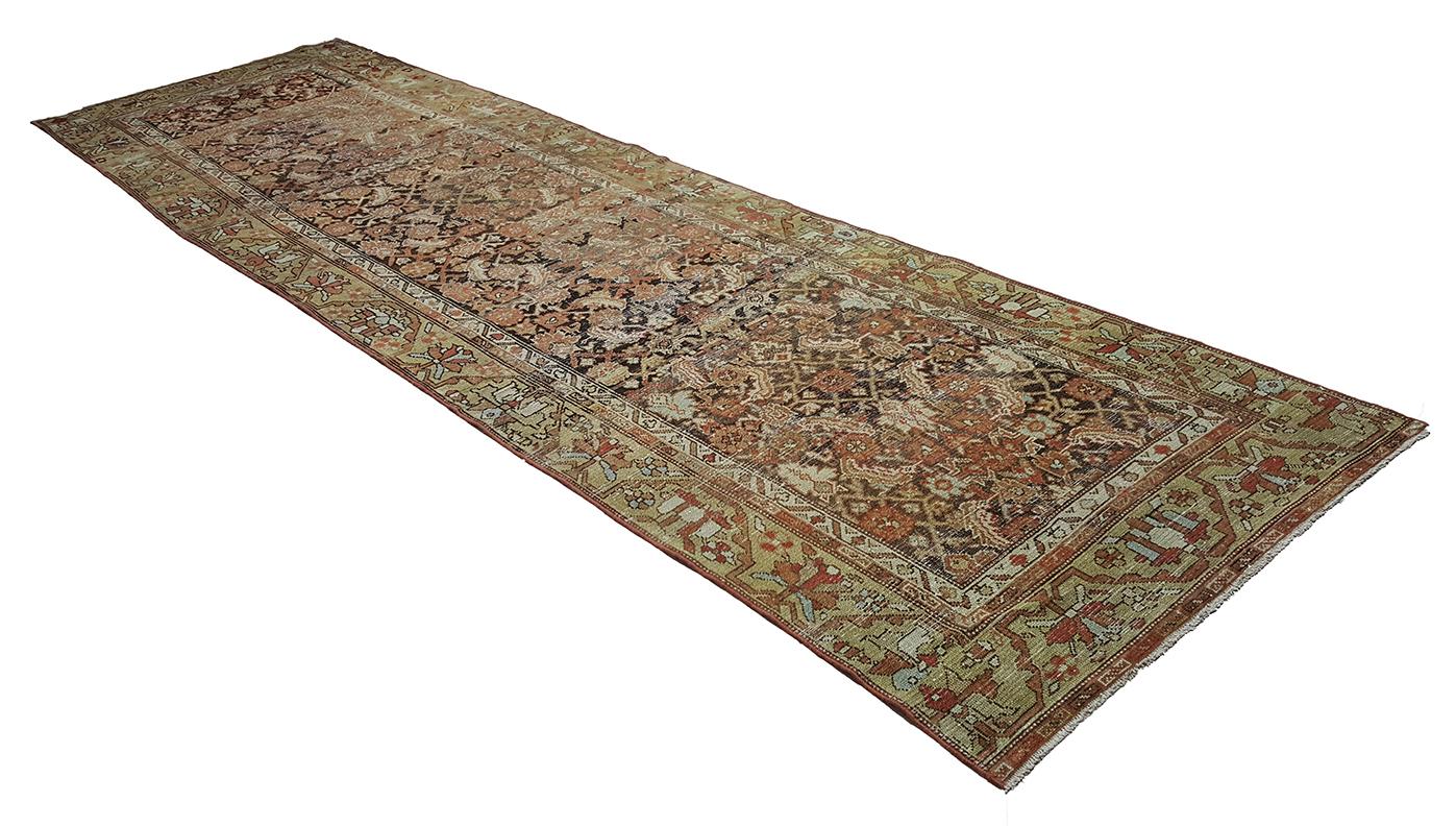 Persiano Shabby Chic Antico runner persiano Malayer C 1920's Overall Mahi Pattern in vendita