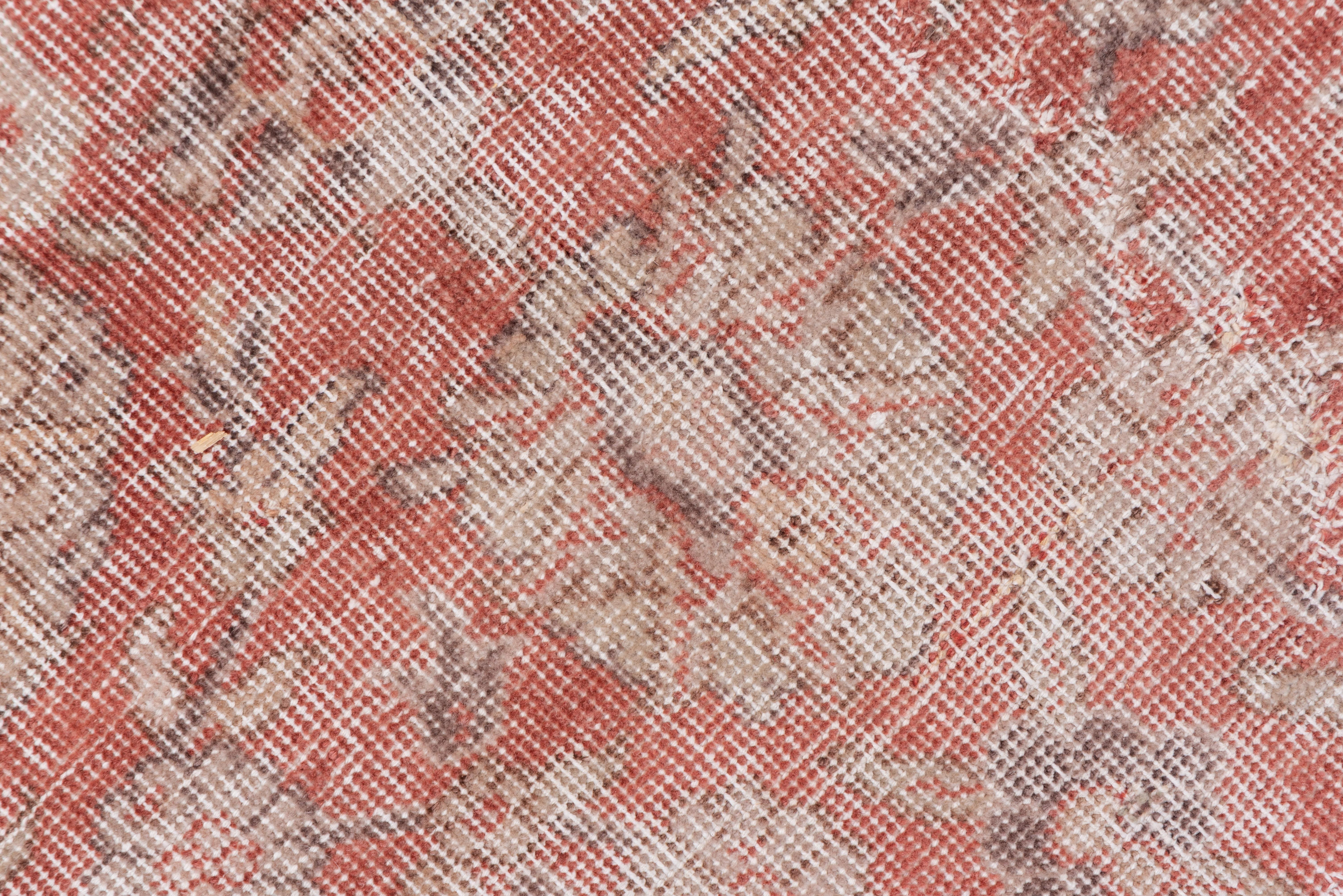 Antiker türkischer Oushak-Teppich im Shabby Chic-Stil, hell Rot und Rost, All-Over- Field im Zustand „Gut“ im Angebot in New York, NY
