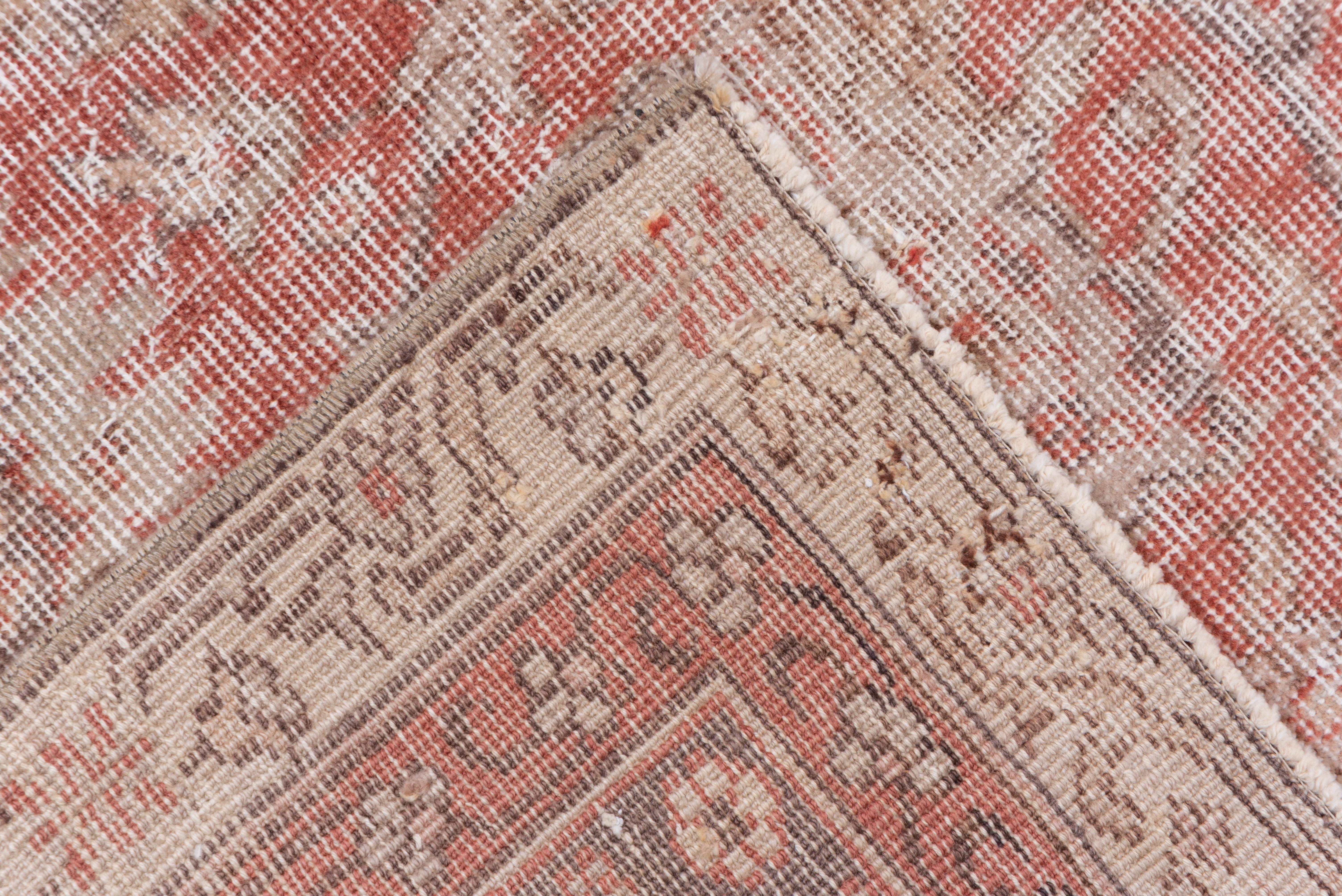 Antiker türkischer Oushak-Teppich im Shabby Chic-Stil, hell Rot und Rost, All-Over- Field (Wolle) im Angebot