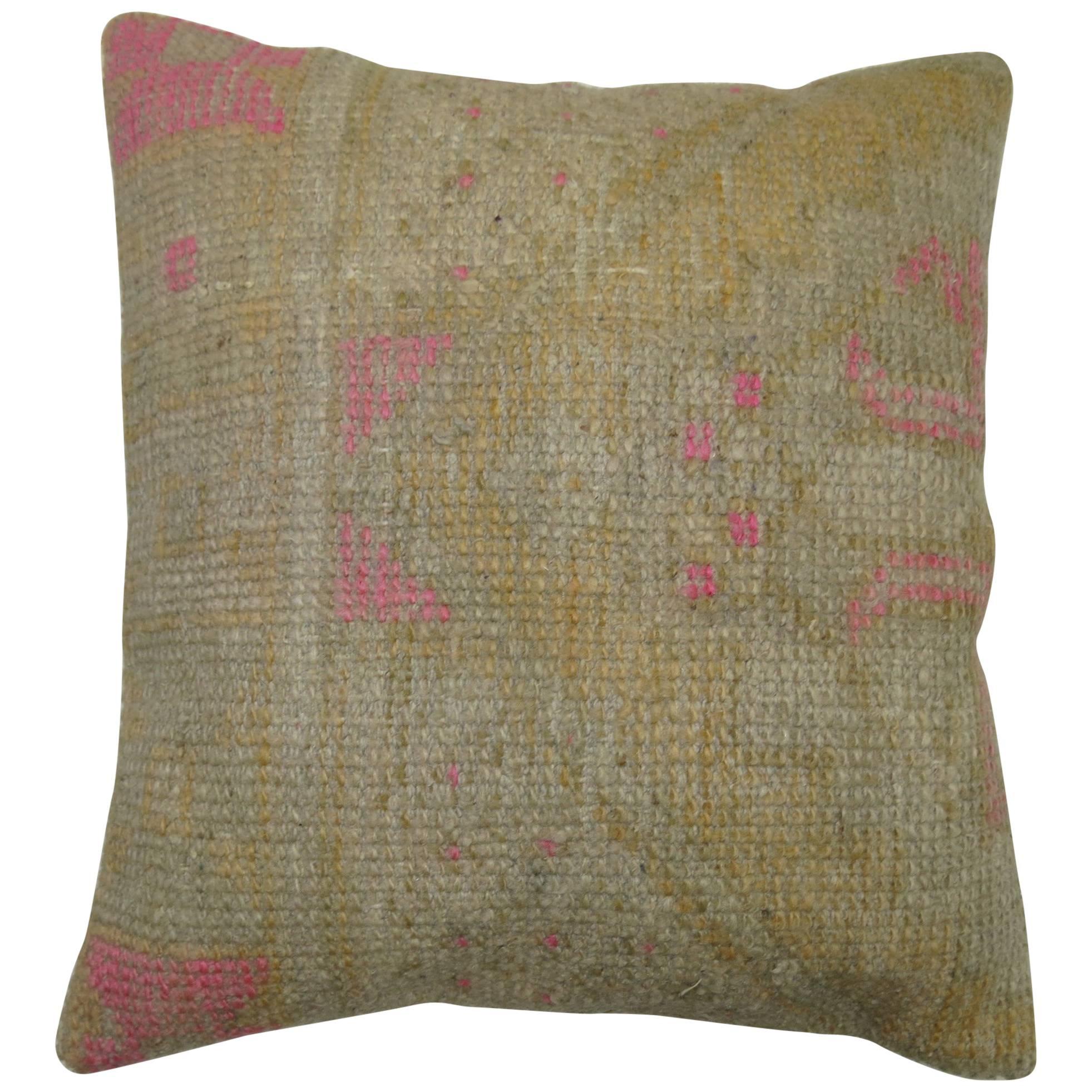 Shabby Chic Oushak Rug White and Pink Pillow