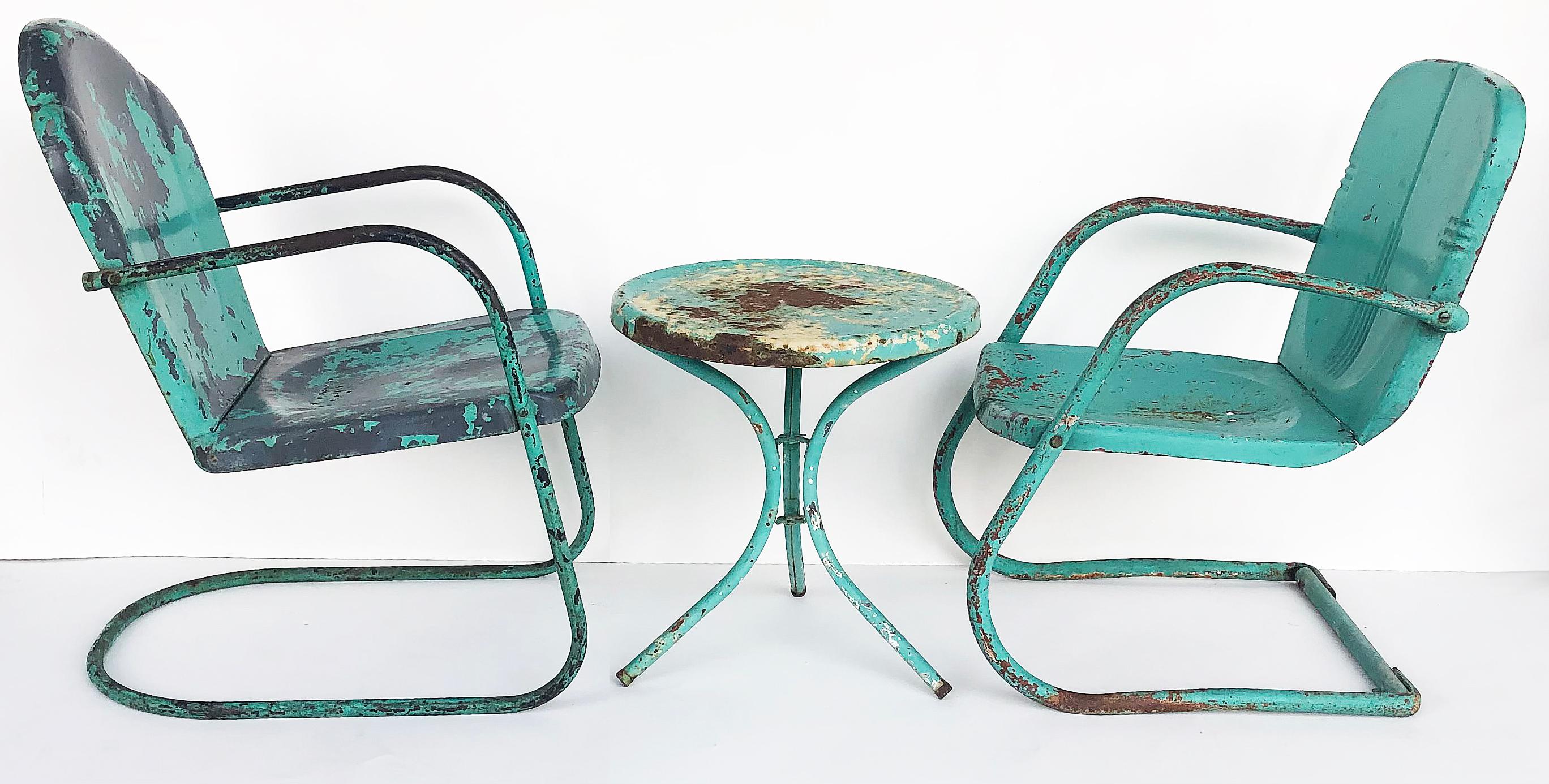 Mid-Century Modern Chaises de jardin et table en métal peint Shabby Chic - Lot de 3 en vente