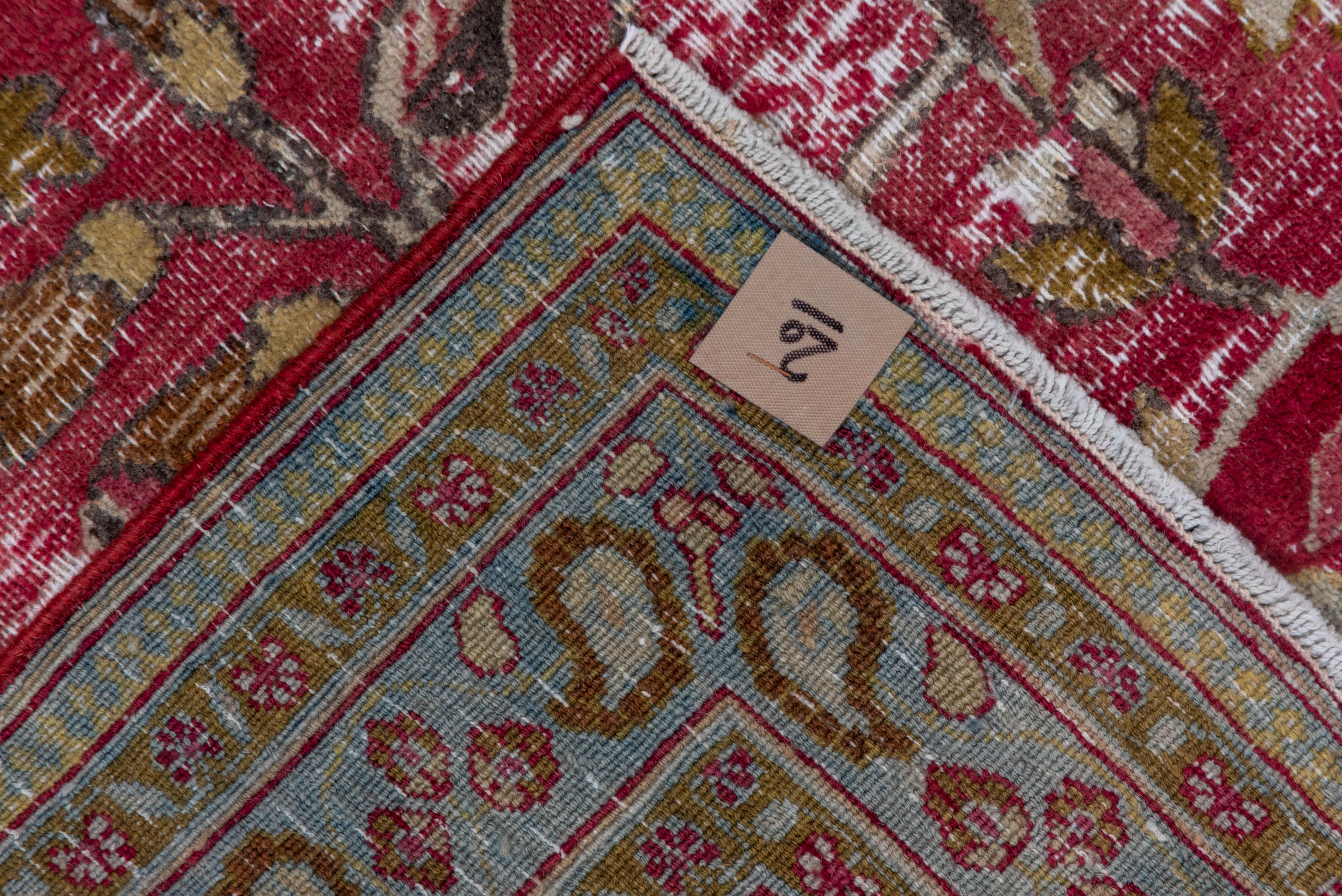 Noué à la main Tapis persan Shabby Chic du Khorassan, champ de framboise, bordures en écume de mer et olive