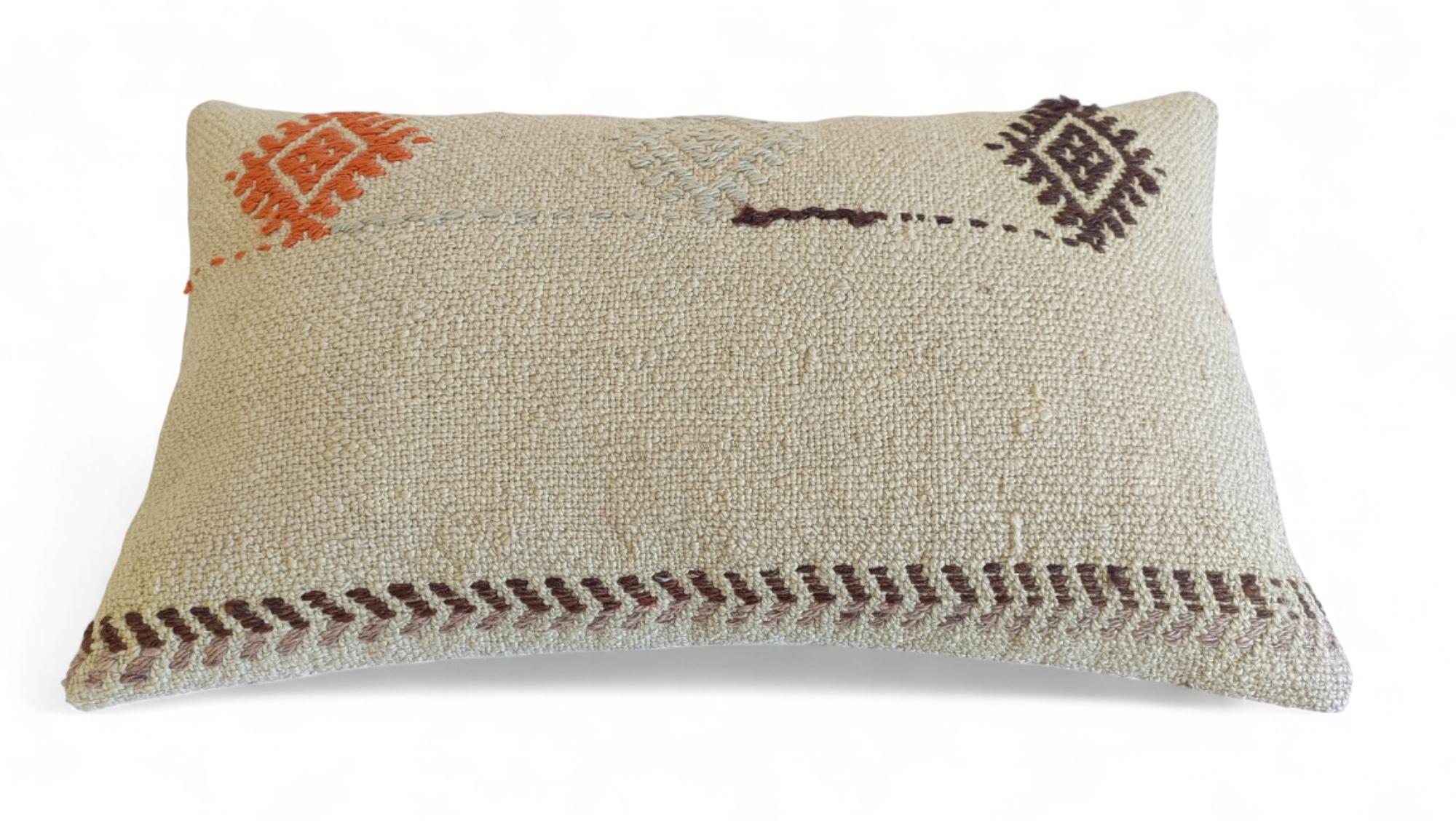 Shabby Chic Vintage Handloom Wolle Killim Kissen, Satz von drei im Angebot 5