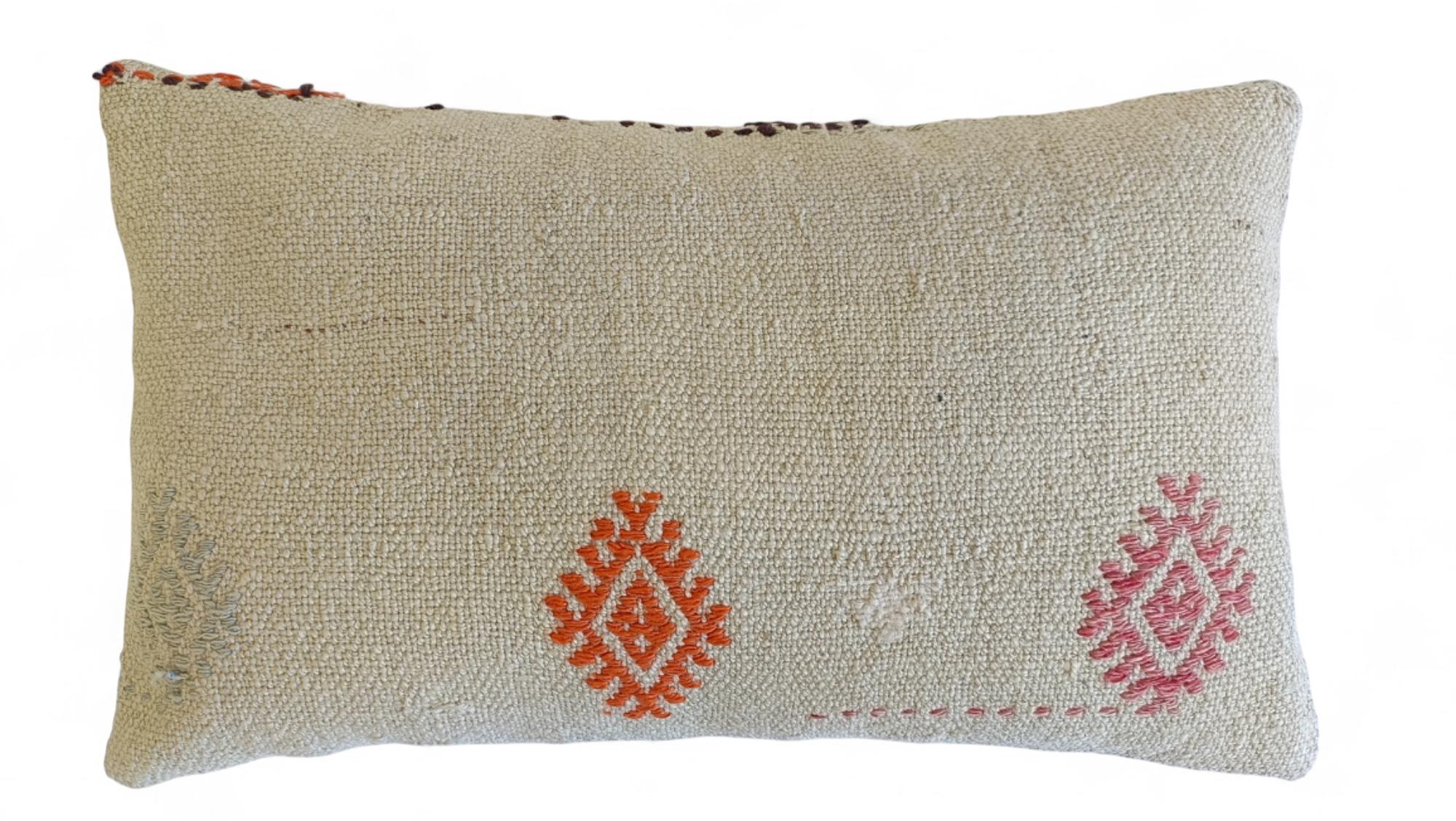 Shabby Chic Vintage Handloom Wolle Killim Kissen, Satz von drei im Angebot 7