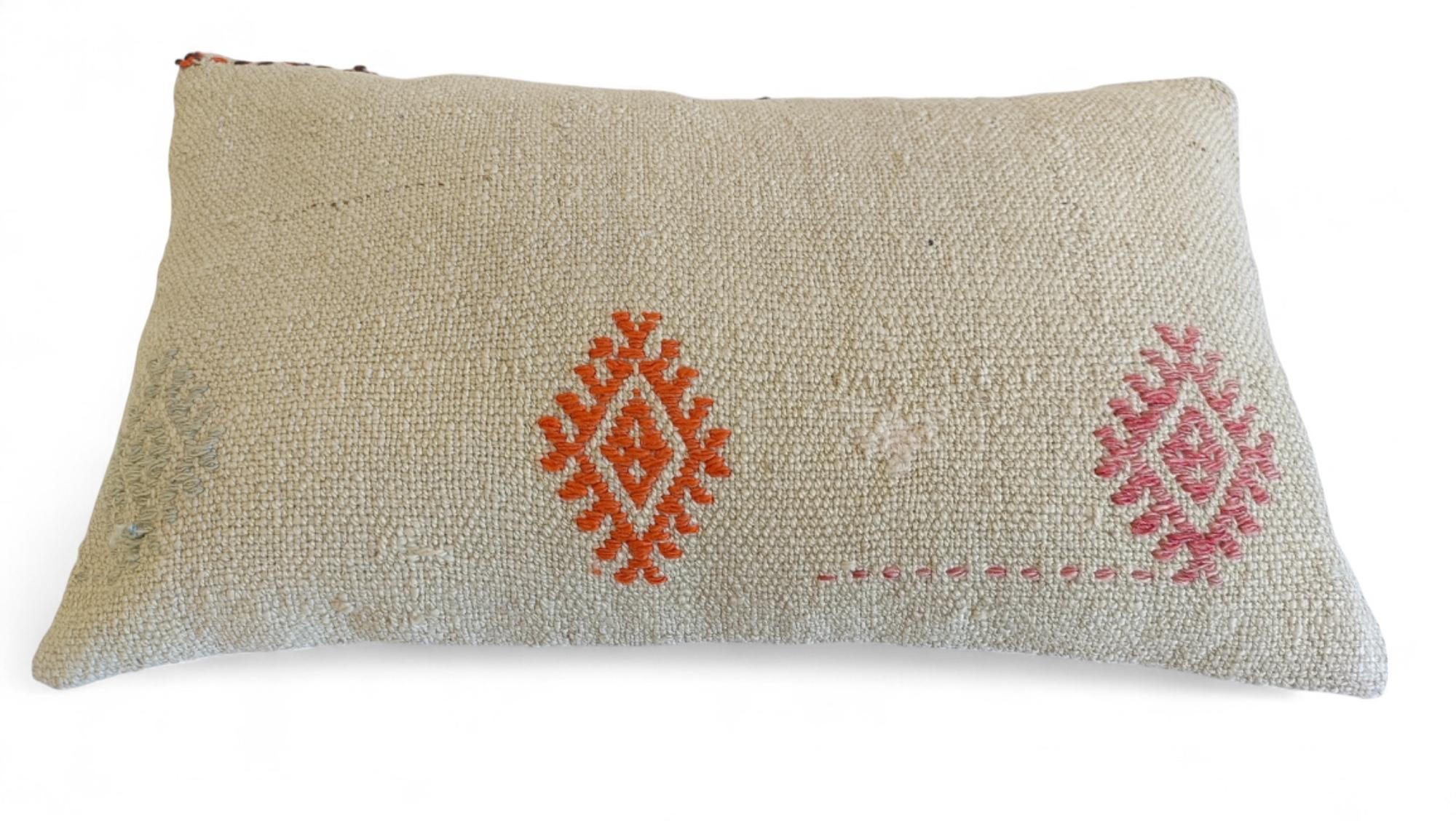 Shabby Chic Vintage Handloom Wolle Killim Kissen, Satz von drei im Angebot 8