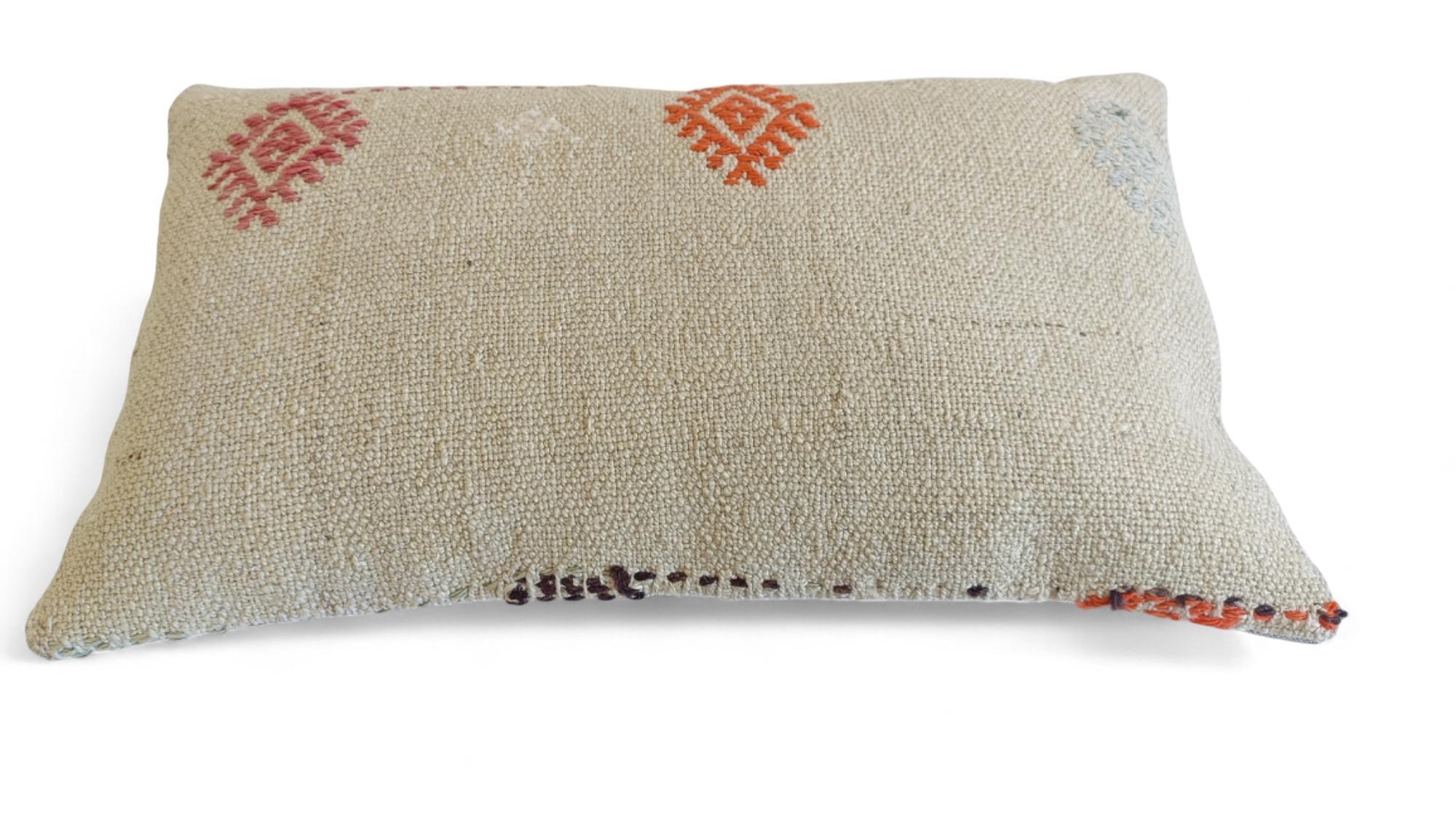 Shabby Chic Vintage Handloom Wolle Killim Kissen, Satz von drei im Angebot 2