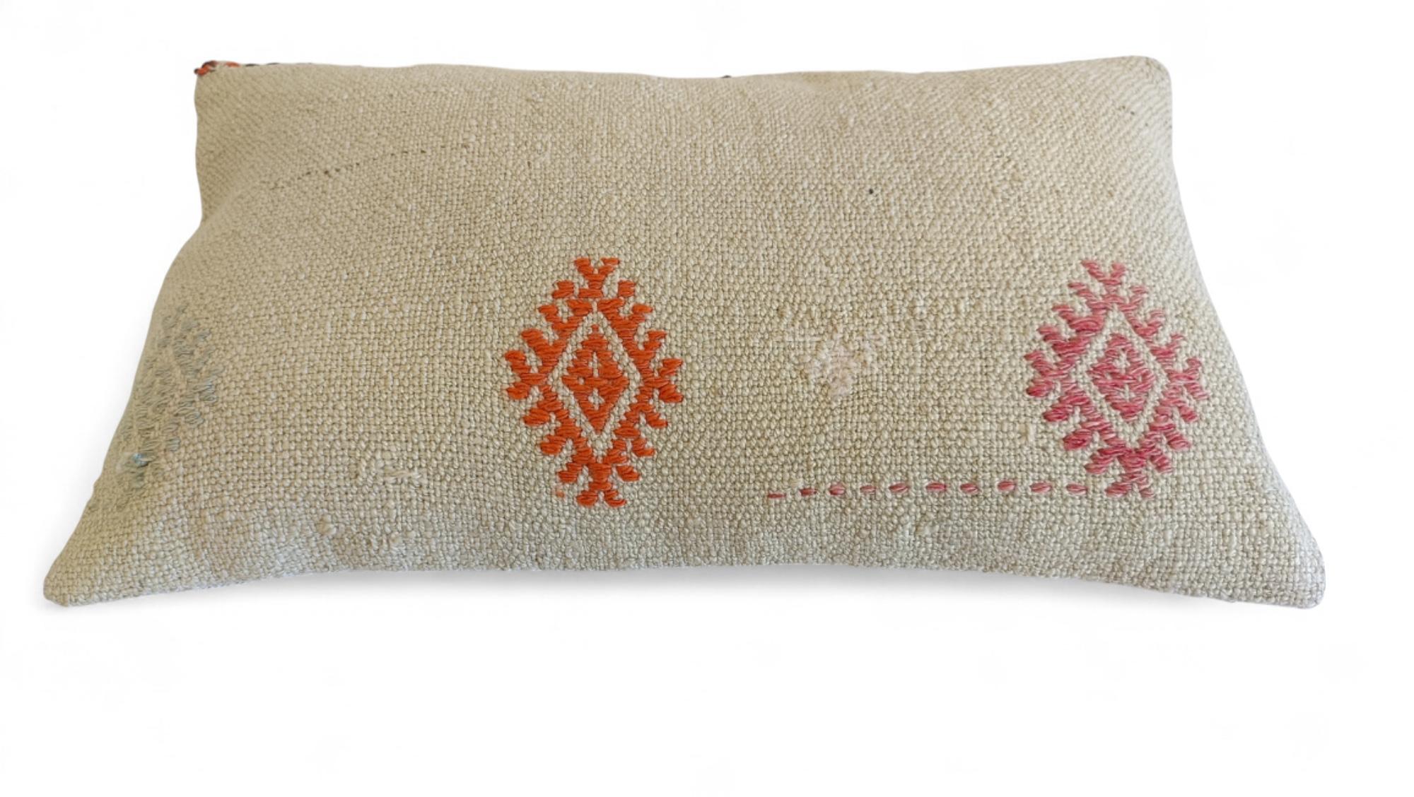 Shabby Chic Vintage Handloom Wolle Killim Kissen, Satz von drei im Angebot 3