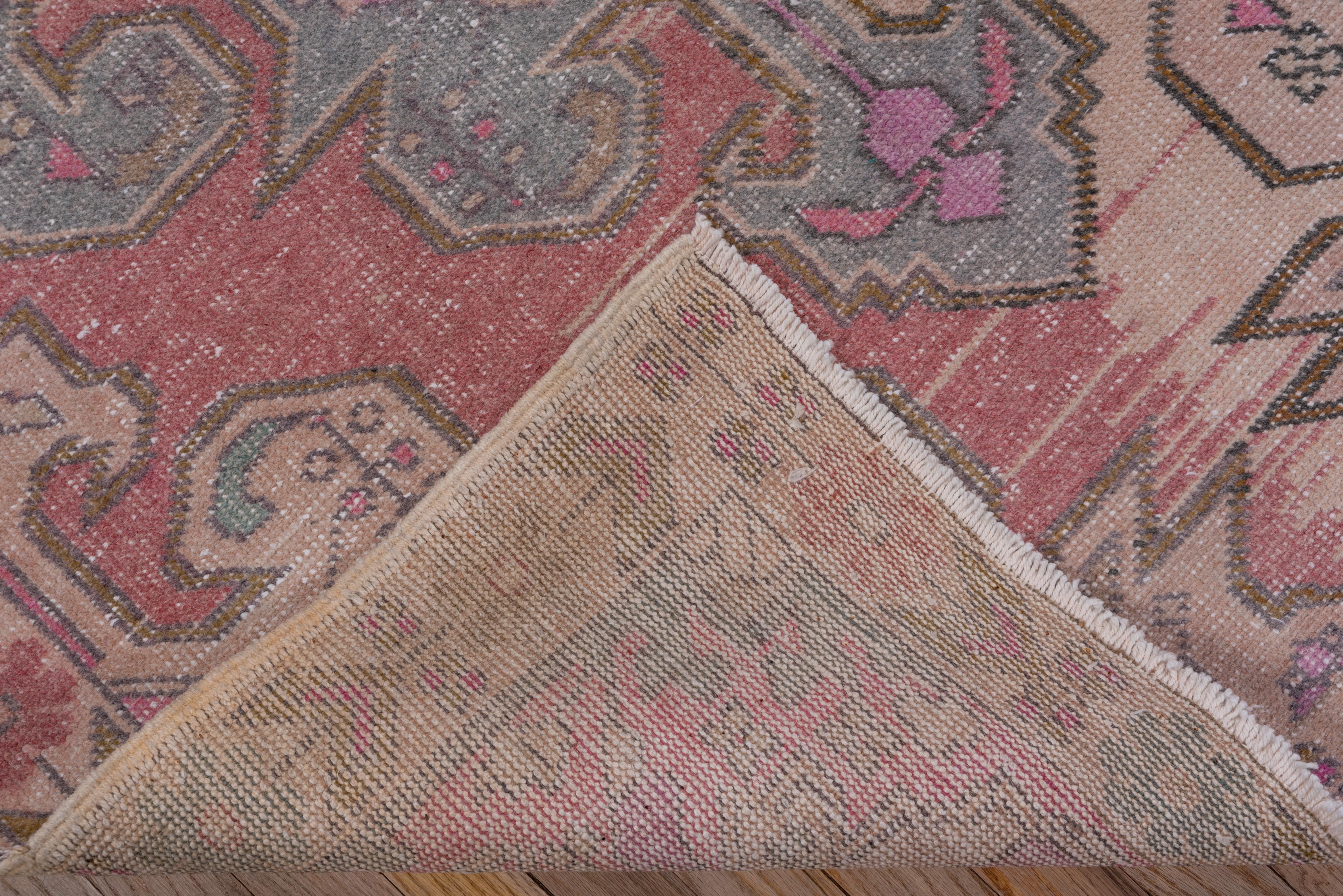 Türkischer Oushak-Teppich im Shabby Chic-Stil, farbenfroh (Wolle) im Angebot