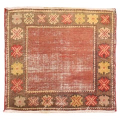 The Collective Brown Color Open Field Turkish Anatolian Square Mini Rug (Mini tapis carré anatolien turc)