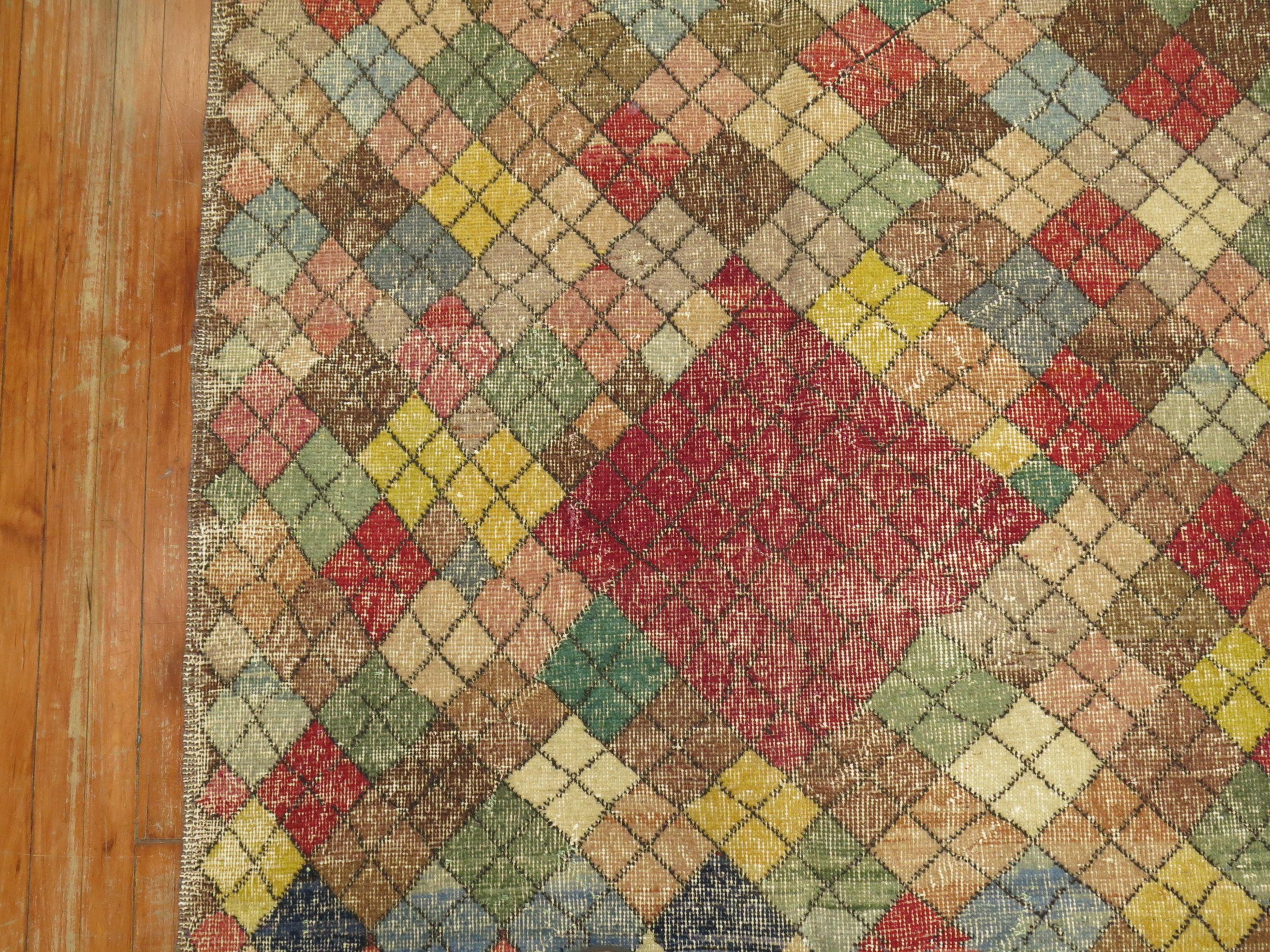 Shabby Turkish Deco Gallery Diamond Läufer im Zustand „Gut“ im Angebot in New York, NY