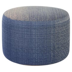 Pouf in lana 'Shade 2B' in blu di Begüm Cana Özgür per Nanimarquina
