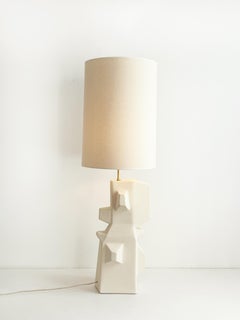 Pantalla Uno de Kalou Dubus, Lámpara de pie y sobremesa de gres chamota lijado