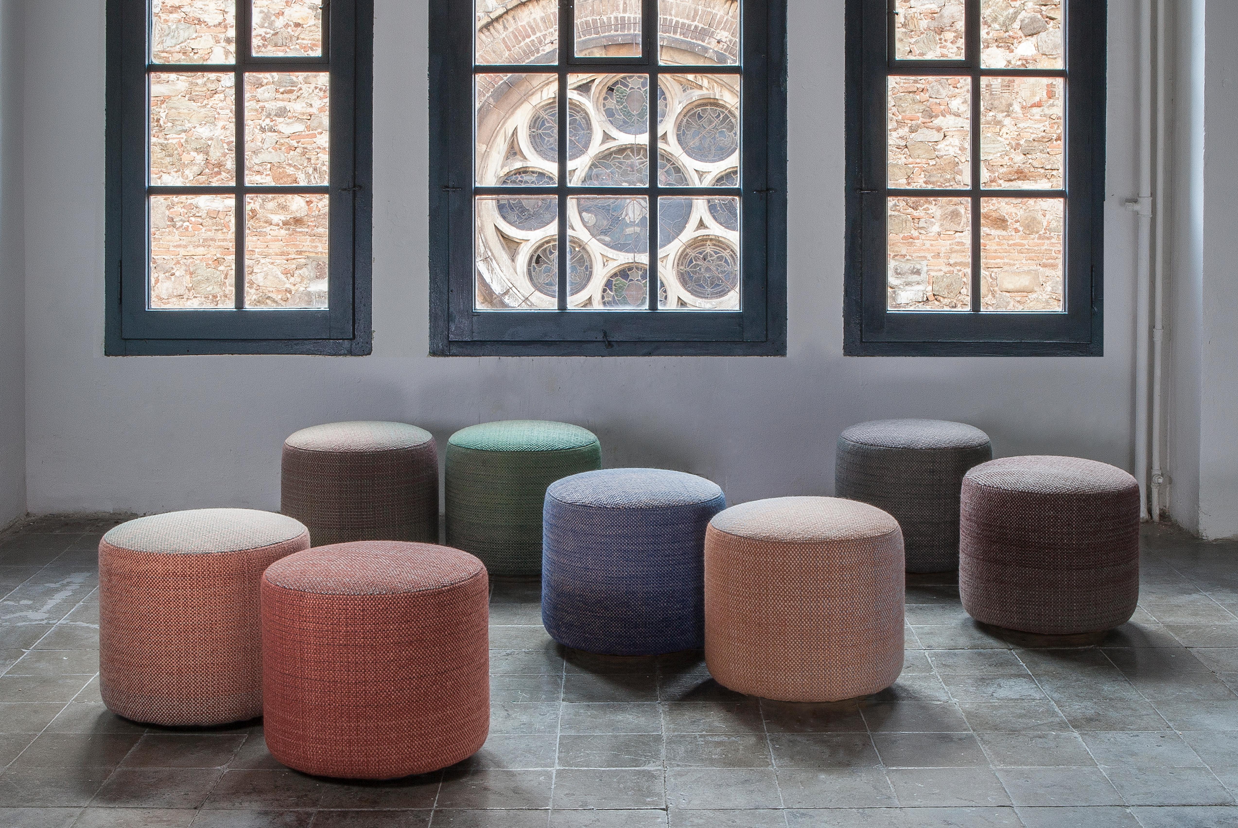 The collection of Shade poufs is born to complement one of our most successful collections. And as the original rug models are inspired by magical moments in nature where colors melt and speak for themselves. Shade palettes achieve an intricate
