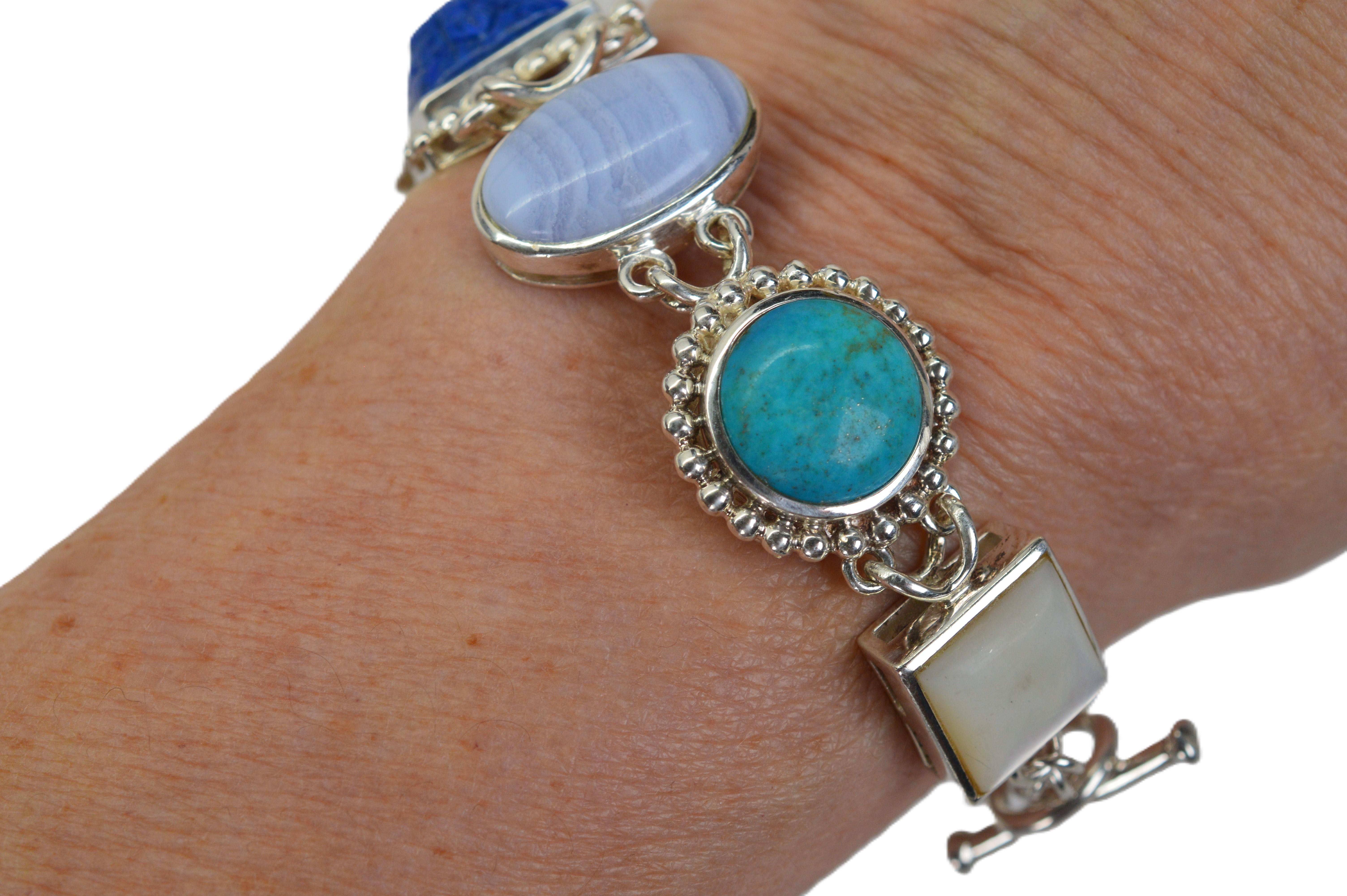 Shades of Blue Sterling Silver Link Bracelet w Three Earring Pair Suite en vente 5