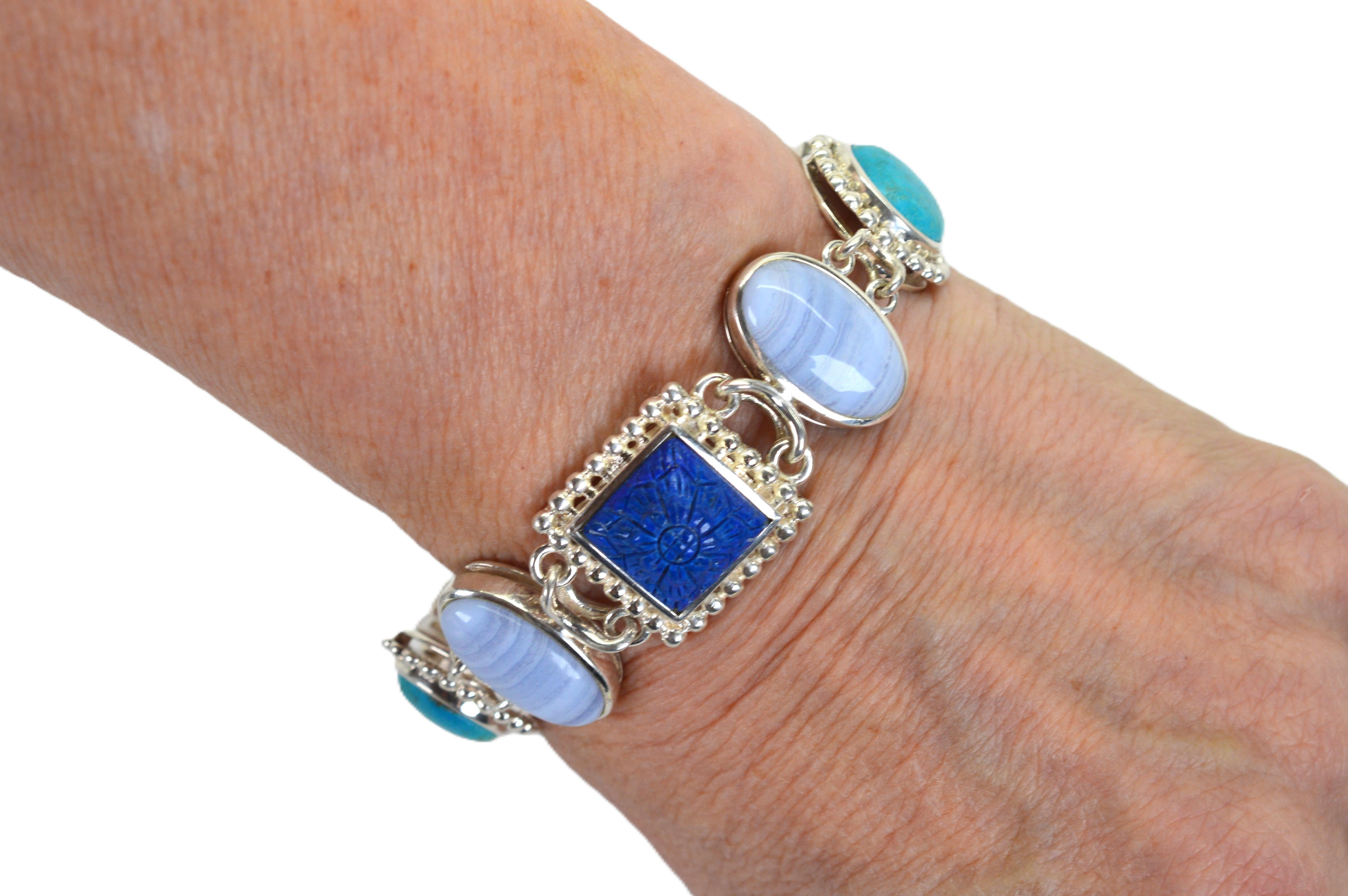 Shades of Blue Sterling Silver Link Bracelet w Three Earring Pair Suite en vente 6