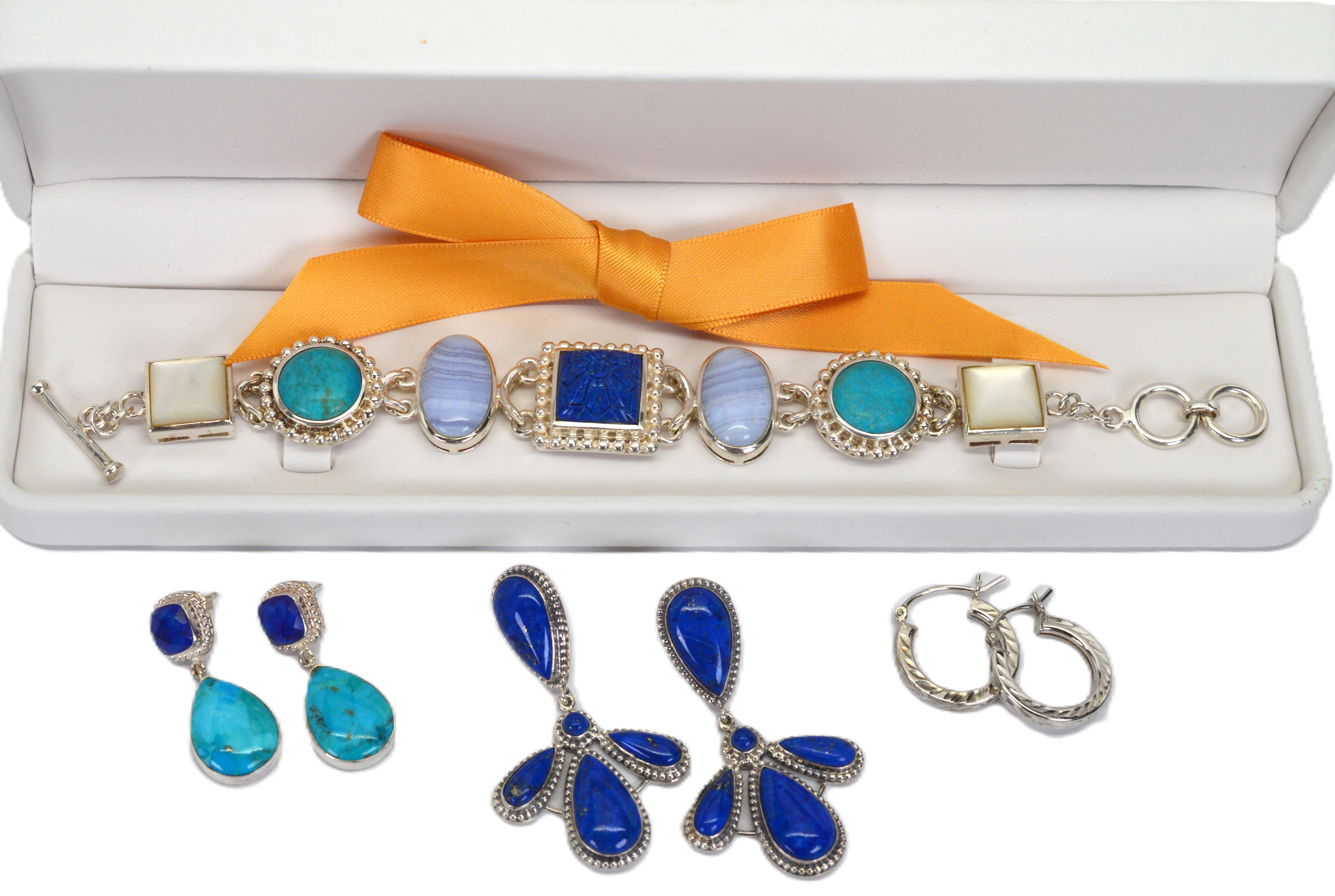 Shades of Blue Sterling Silver Link Bracelet w Three Earring Pair Suite en vente 7