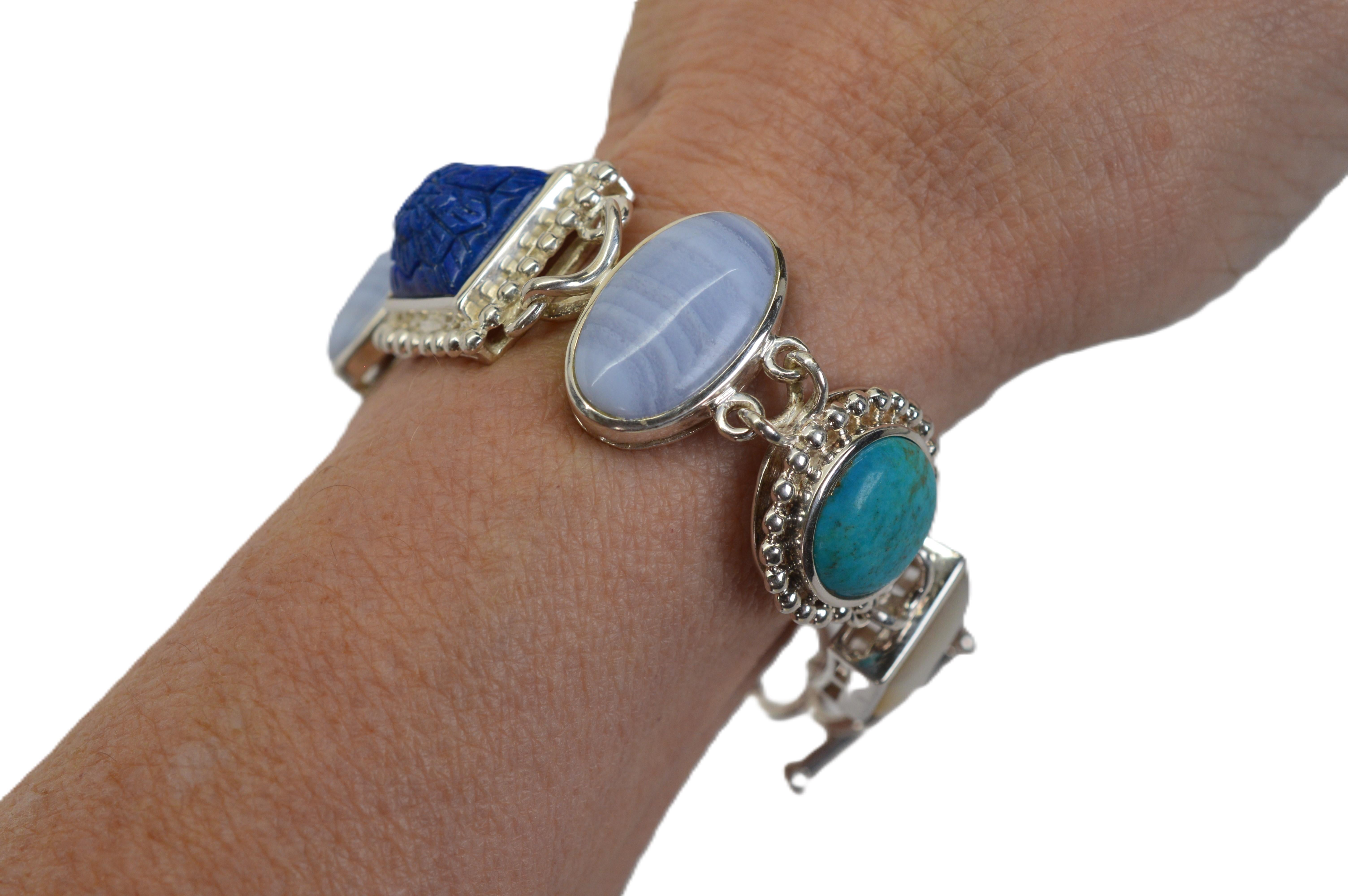 Shades of Blue Sterling Silver Link Bracelet w Three Earring Pair Suite en vente 3