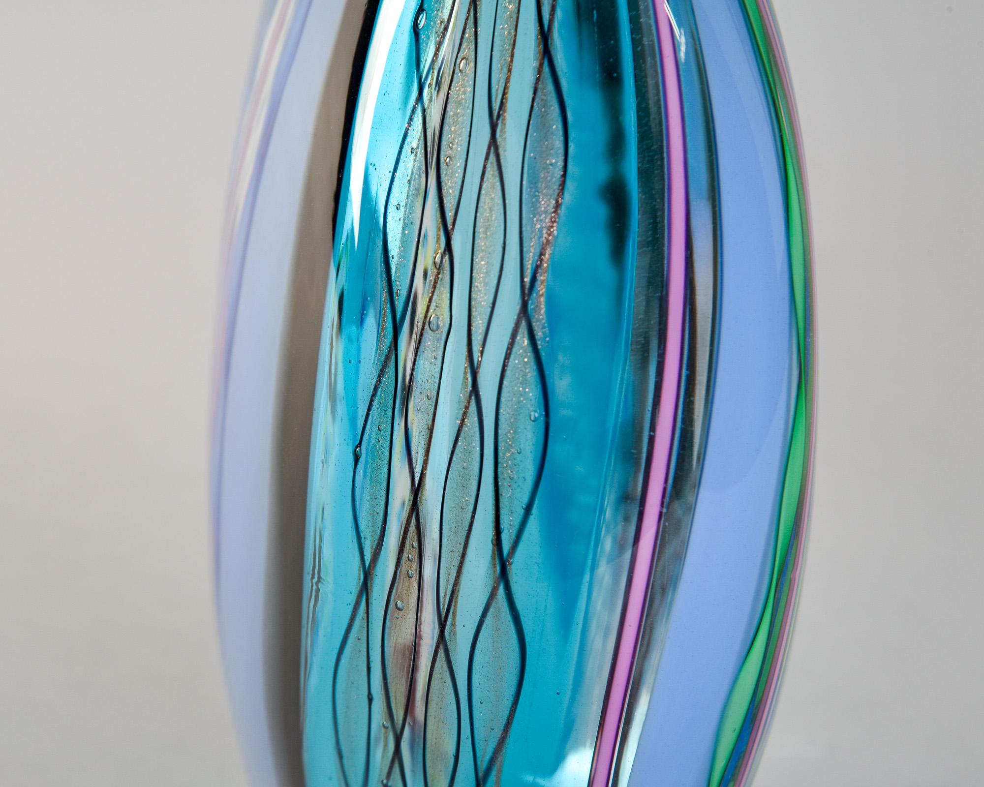 Italiano Scultura in vetro di Murano firmata Fabiano Zanchi con sfumature blu e oro in vendita