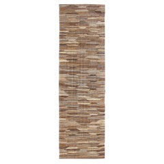 Tapis de couloir Kilim afghan moderne à motifs marron sur toute sa surface