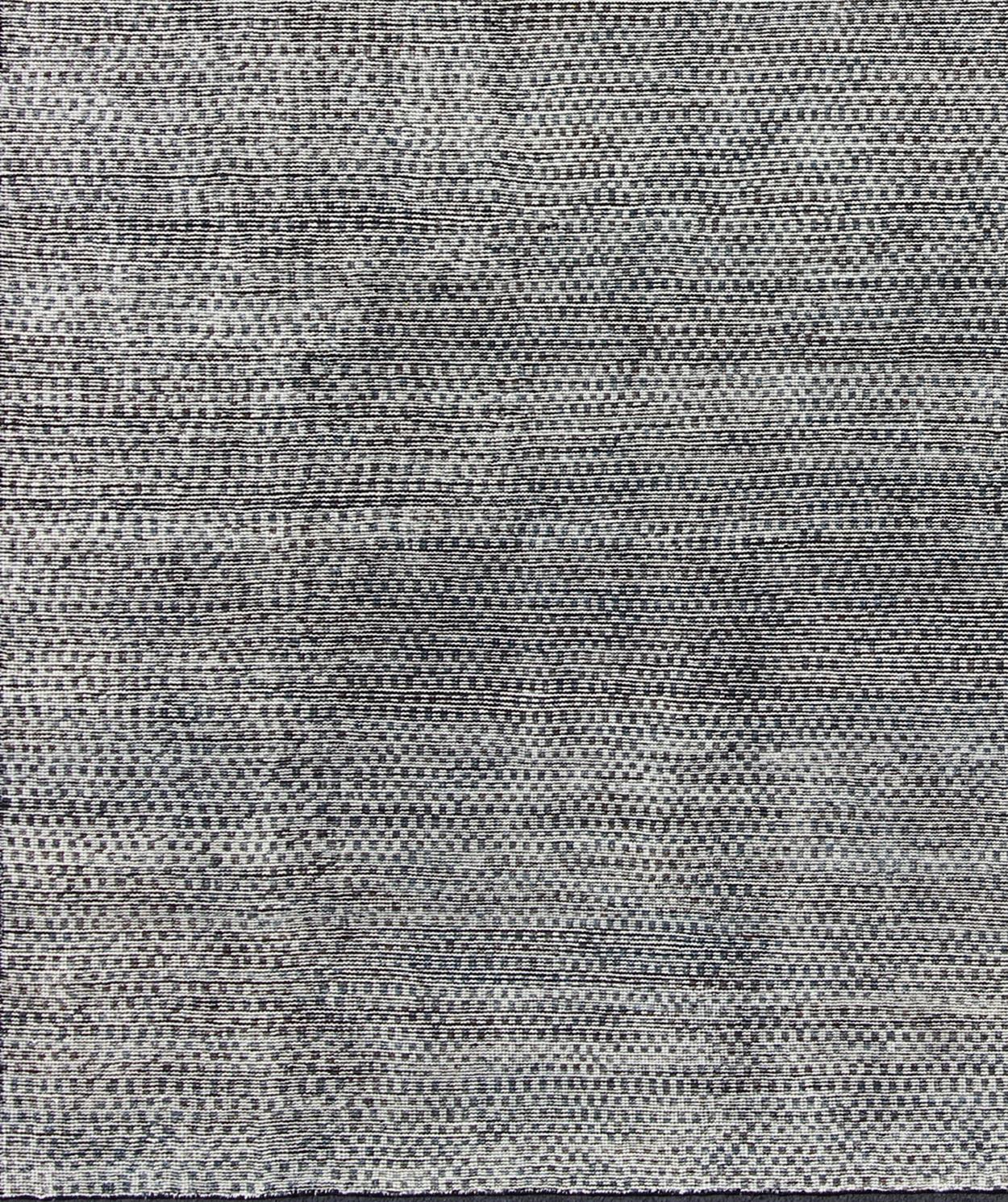 Graue, weiße und anthrazitfarbene Schattierungen in diesem modernen Designteppich. Keivan Woven Arts / teppich/khn-506-tr-577, Herkunftsland  / The Modern Scandinavian Modern Piled distressed Rug.
Maße: 9' x 12'.
Dieser Teppich ist von abstrakten