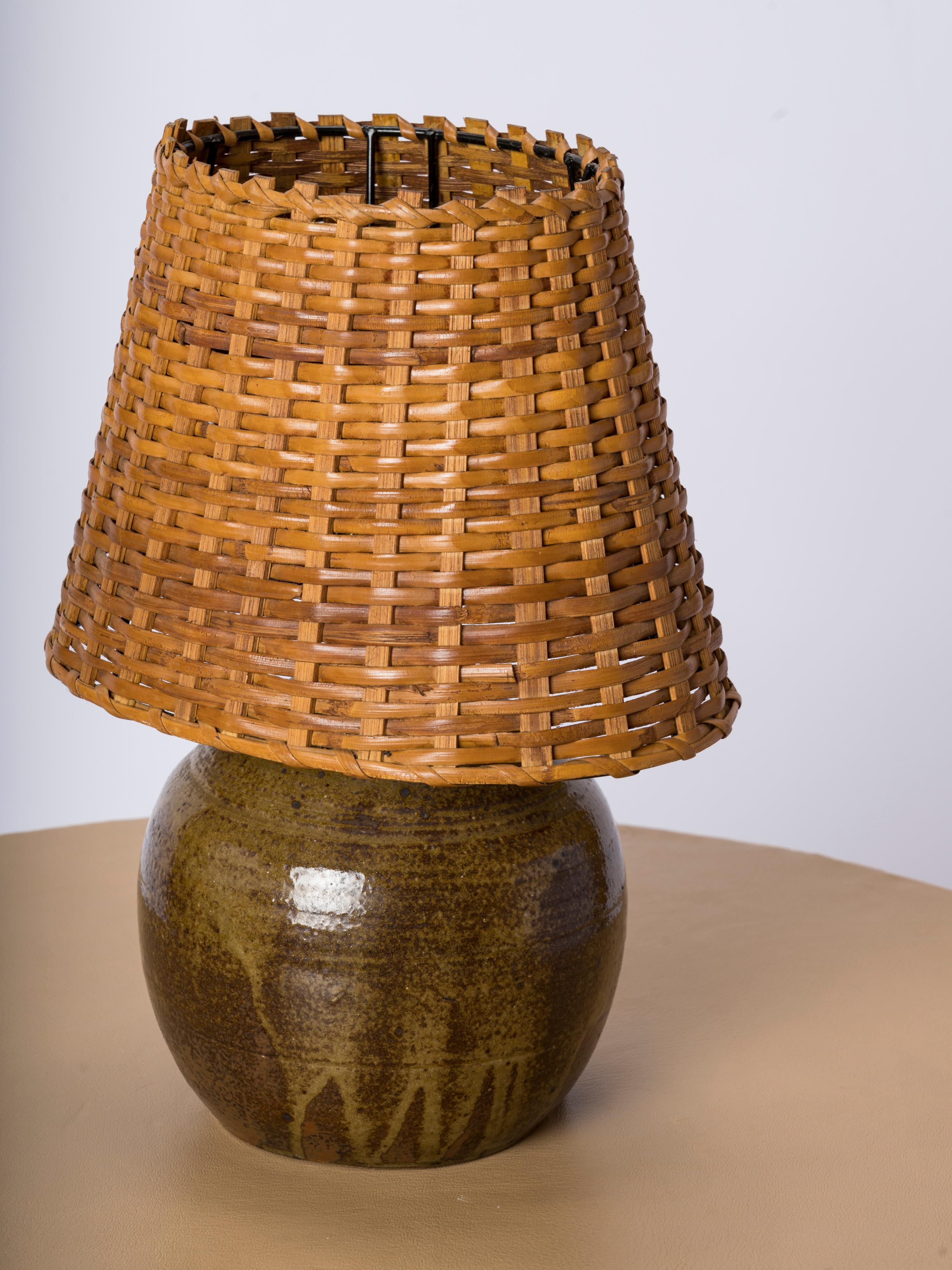 Shades of Green Petite Ceramic Table Lamp w. Wicker Shade - France 1970's In Good Condition For Sale In New York, NY