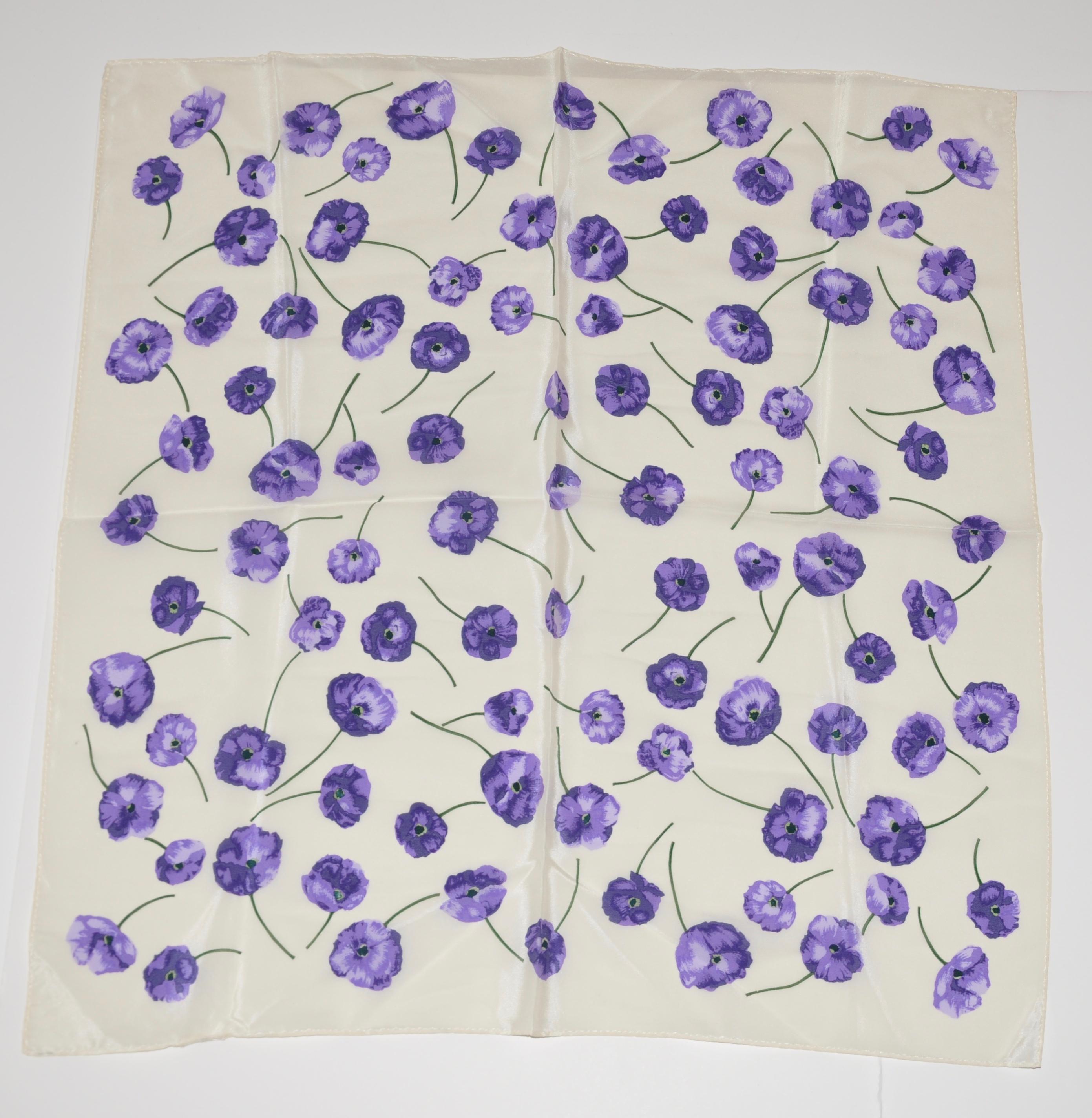 Écharpe en soie « Poppies Floral » à nuances de lavande et de violet en vente 1