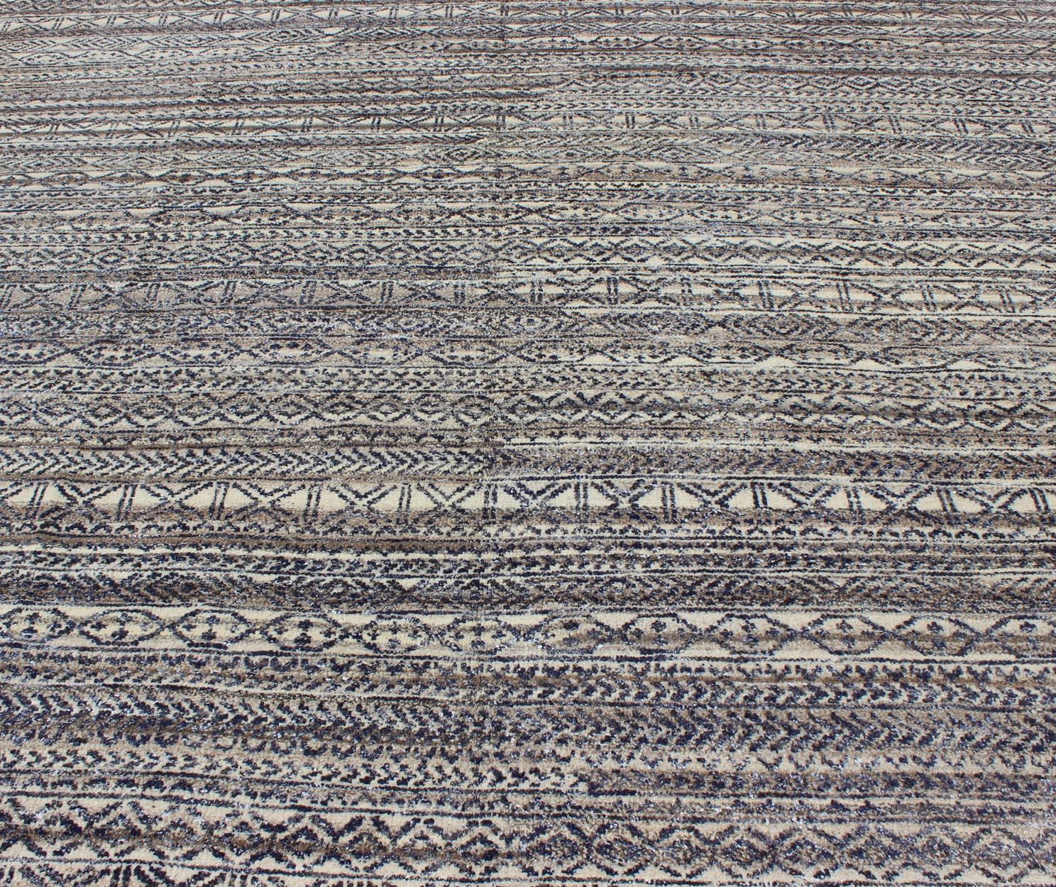 Shades of Midnight Blue, Royal Blue and Charcoal Modern Design Piled Rug  In New Condition For Sale In Atlanta, GA