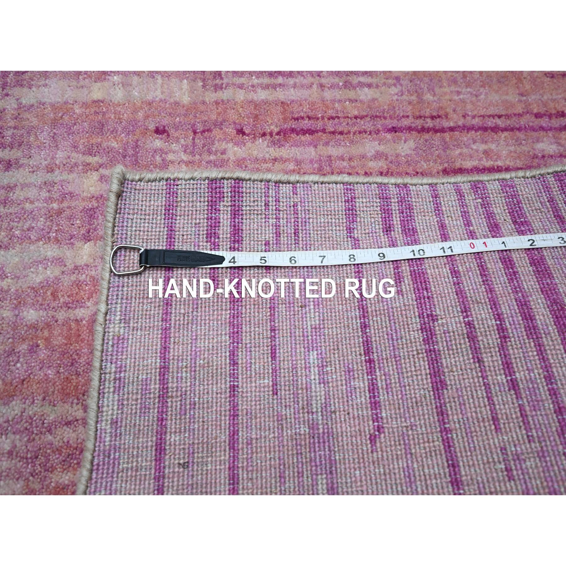 Handgeknüpfter, vertikaler, Ombre-Design-Teppich aus natürlicher Wolle in Rosa mit rosa Farbtönen 9'2