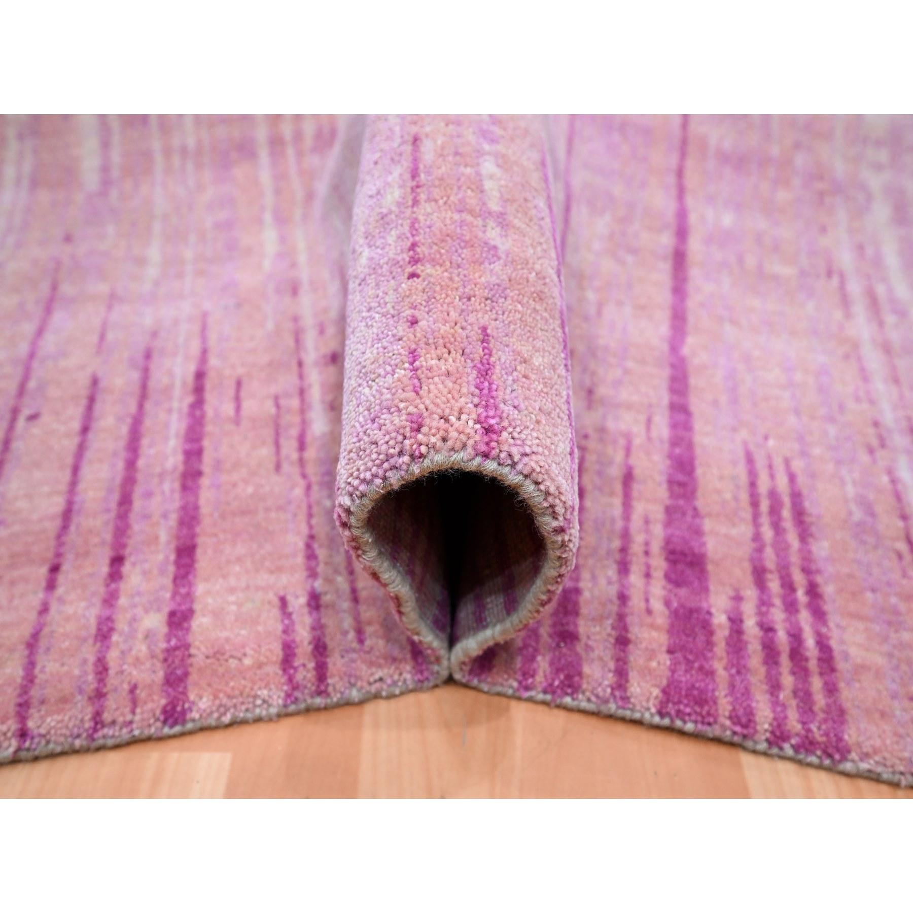 Handgeknüpfter, vertikaler, Ombre-Design-Teppich aus natürlicher Wolle in Rosa mit rosa Farbtönen 9'2